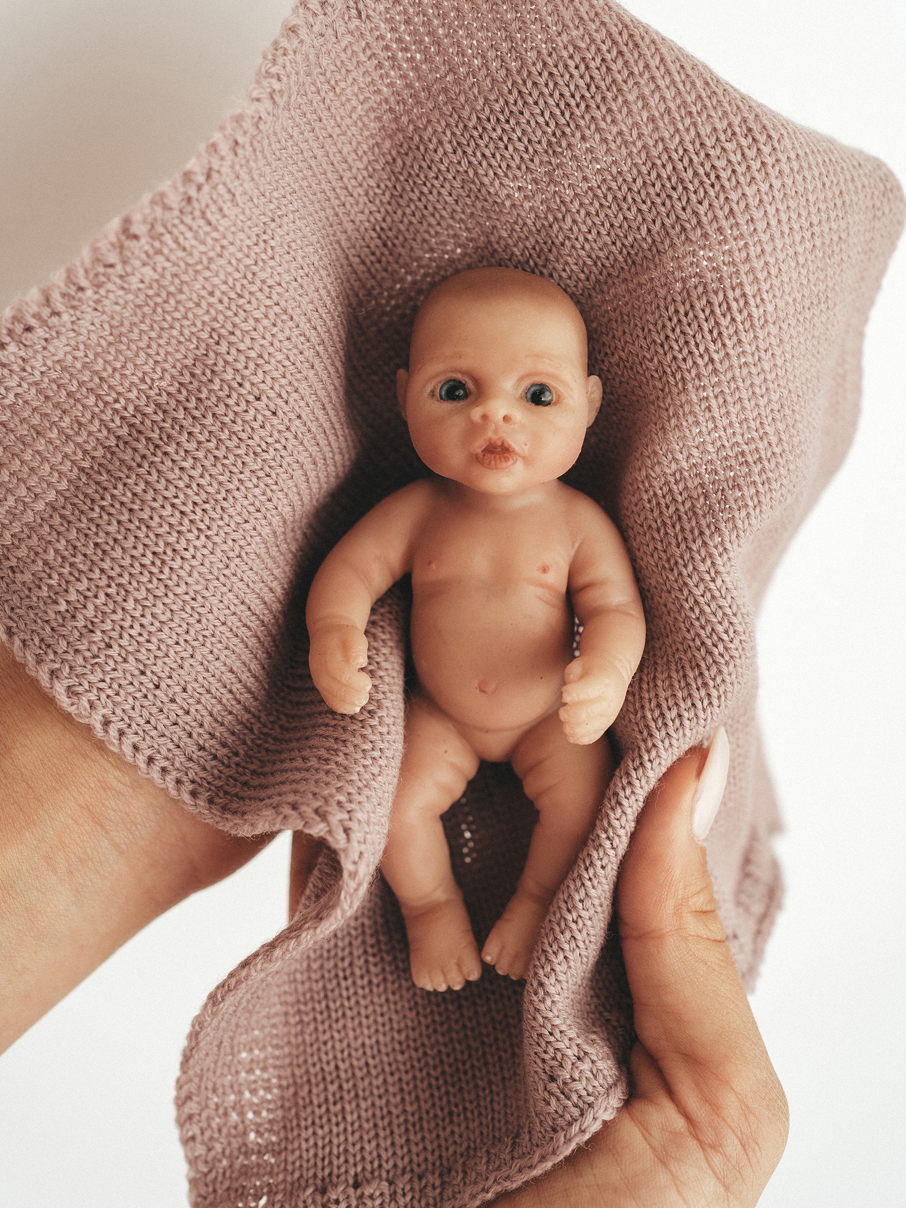 Кукла мини Magic Manufactory Magic baby Пупс Reborn высота 12 см 4631162180895 - фото 5