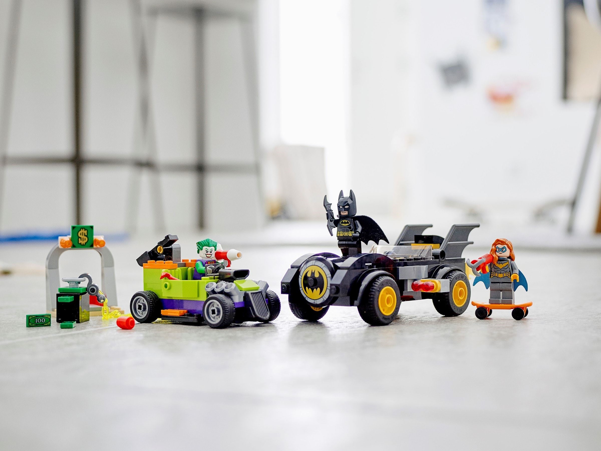 Конструктор LEGO DC Super Heroes 76180 136 дет. - фото 2