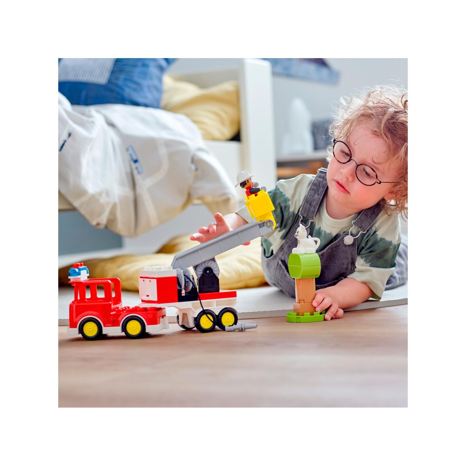 Конструктор LEGO DUPLO Пожарная машина с мигалкой 21 дет. - фото 6