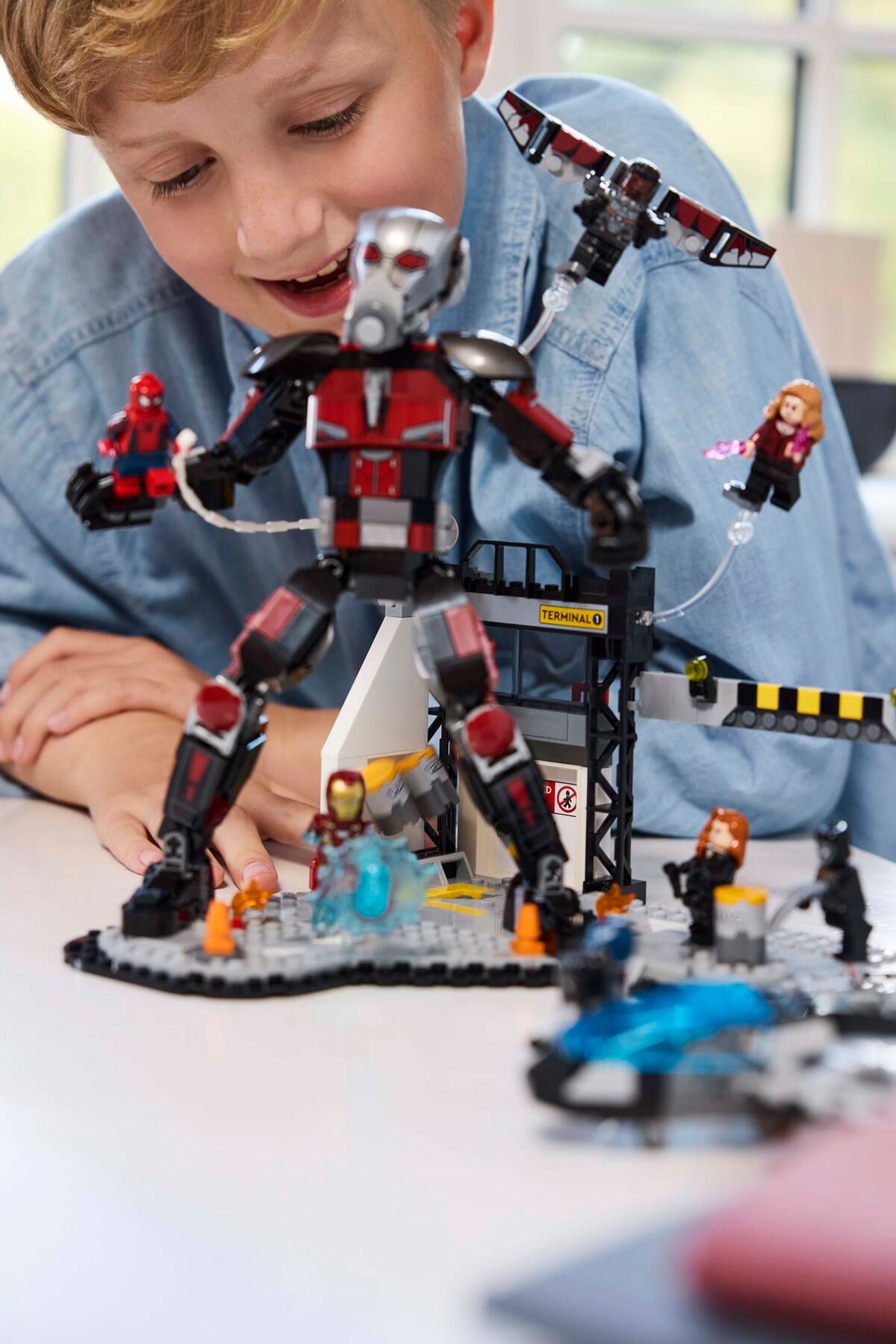 Конструктор LEGO Marvel Super Heroes 76314 736 дет. - фото 3