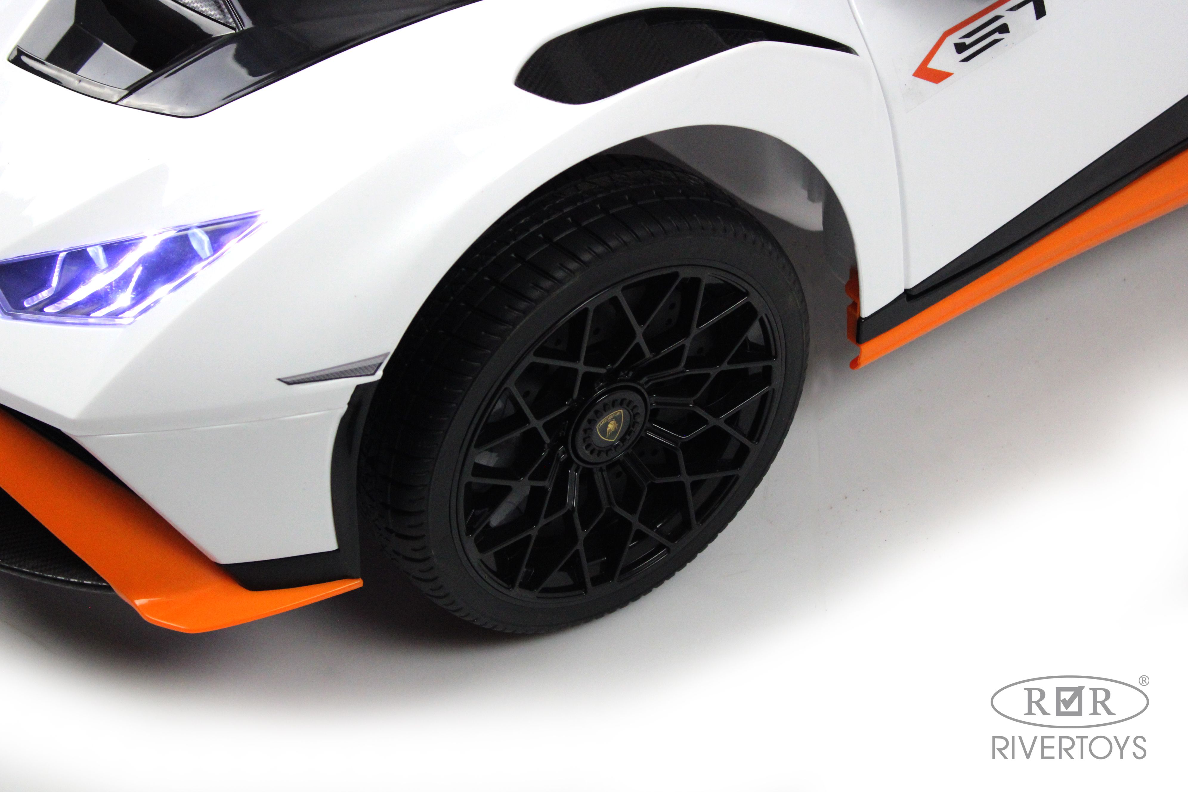 Электромобиль RIVERTOYS Lamborghini E888EE-WHITE С пультом ДУ - фото 12