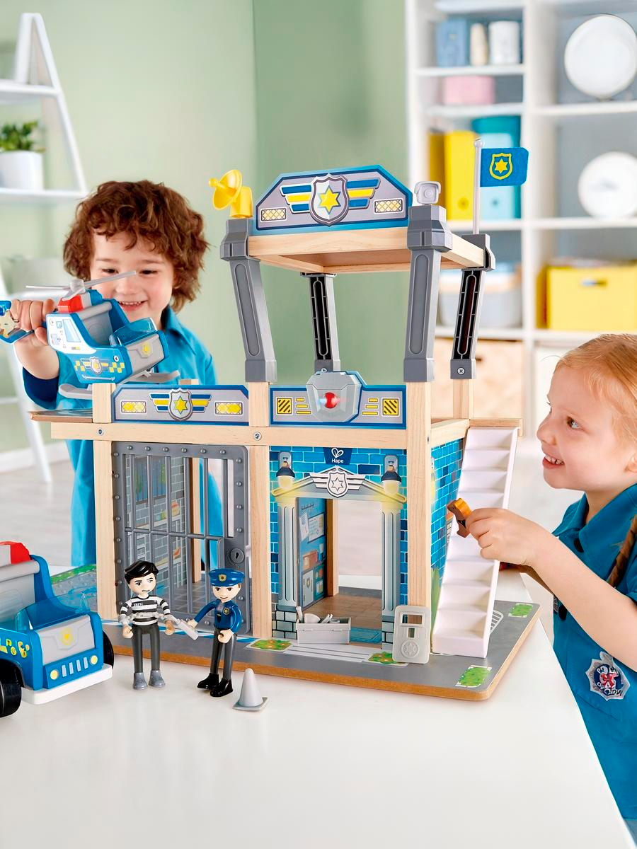 Игрушка Hape Полицейский - фото 1