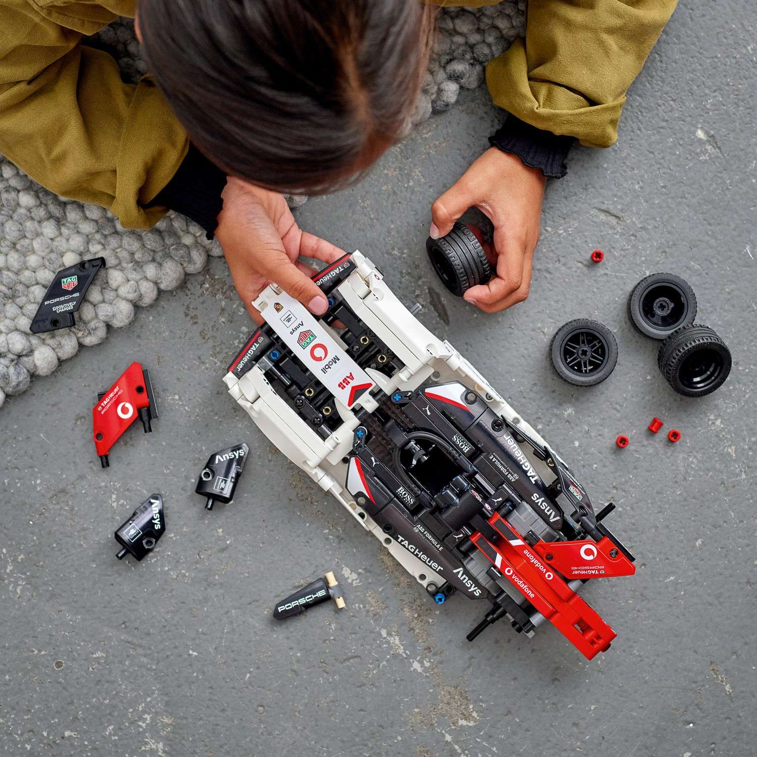 Конструктор LEGO Technic Formula E Porsche 99X Electric - фото 8