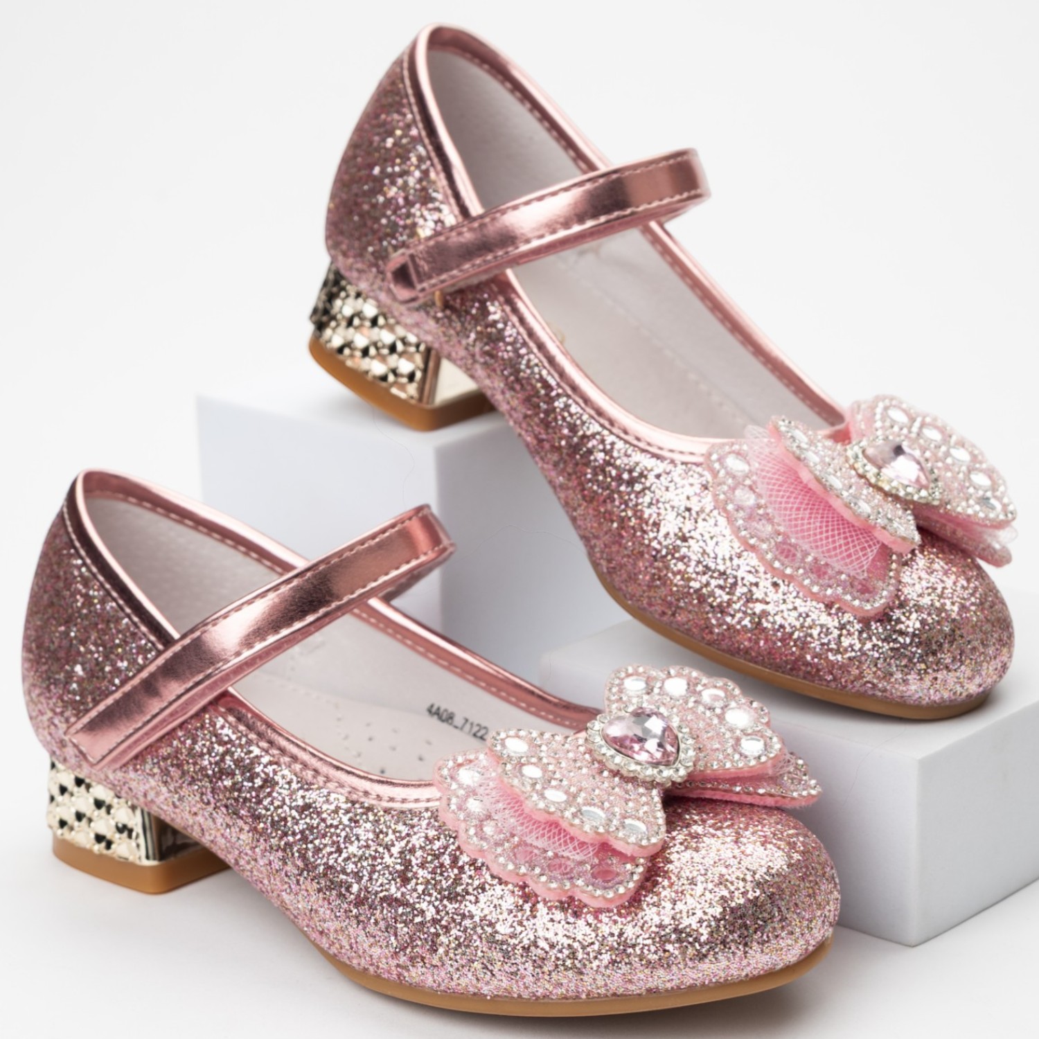 Изображение товара Туфли для девочки TikkaGo 30 с стразами и бантом