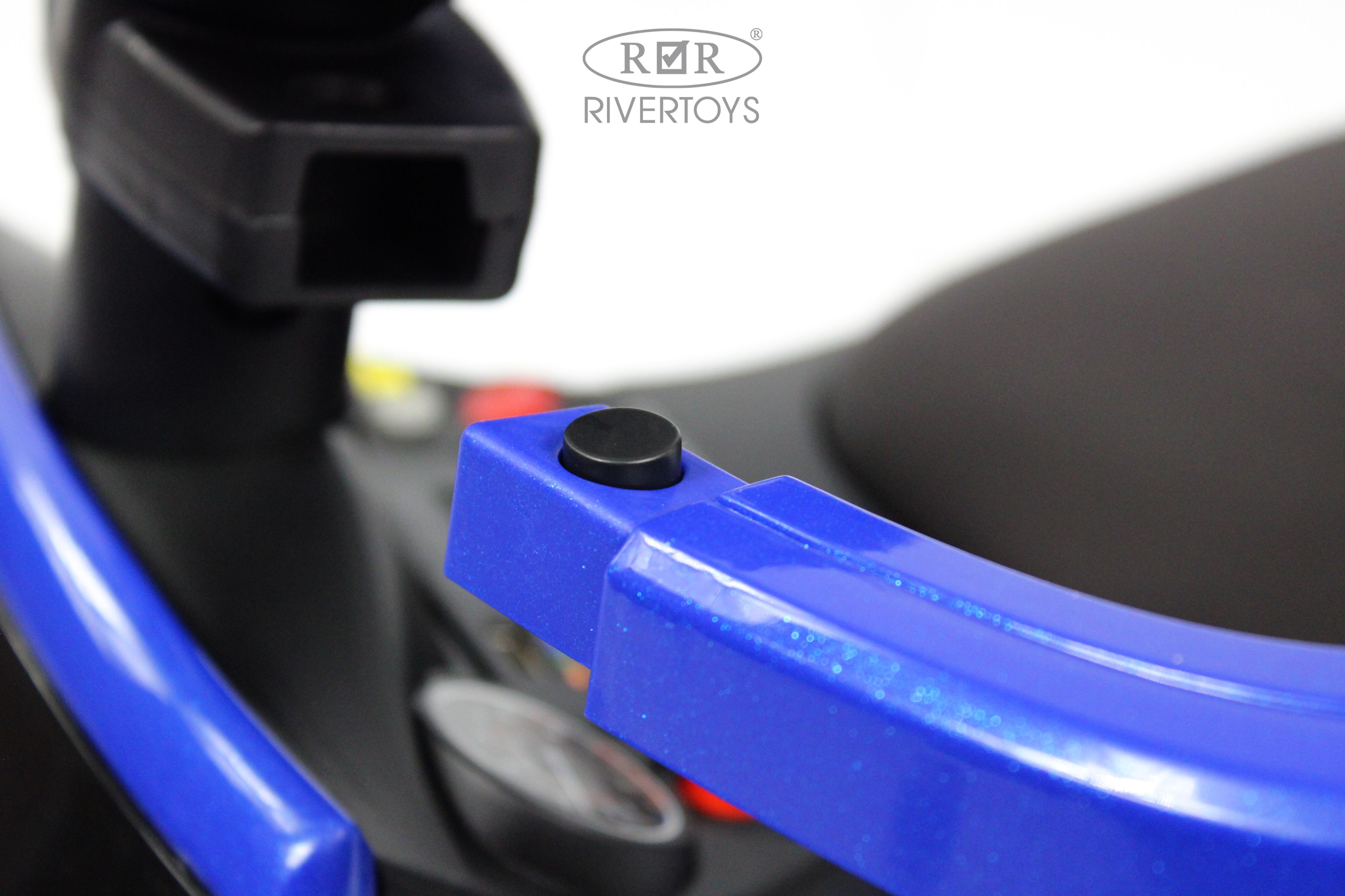 Каталка RIVERTOYS Mercedes-Benz G63 Blue Diamond синий - фото 18