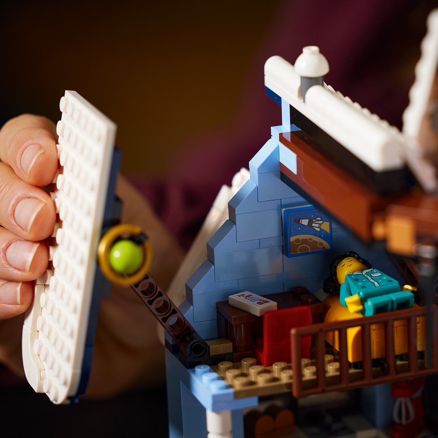 Конструктор LEGO Icons В ожидании Санты блочный - фото 9