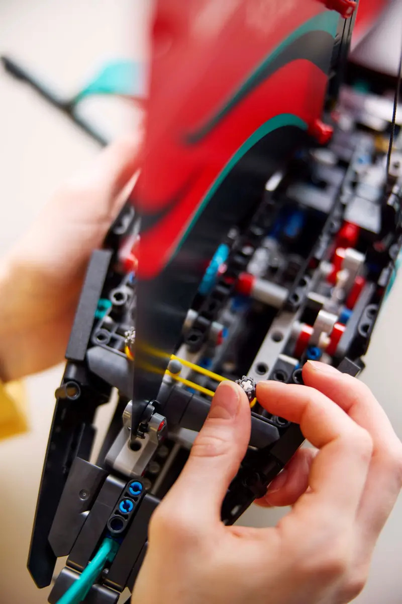 Конструктор LEGO Technic Emirates Team New Zealand 962 дет. - фото 13