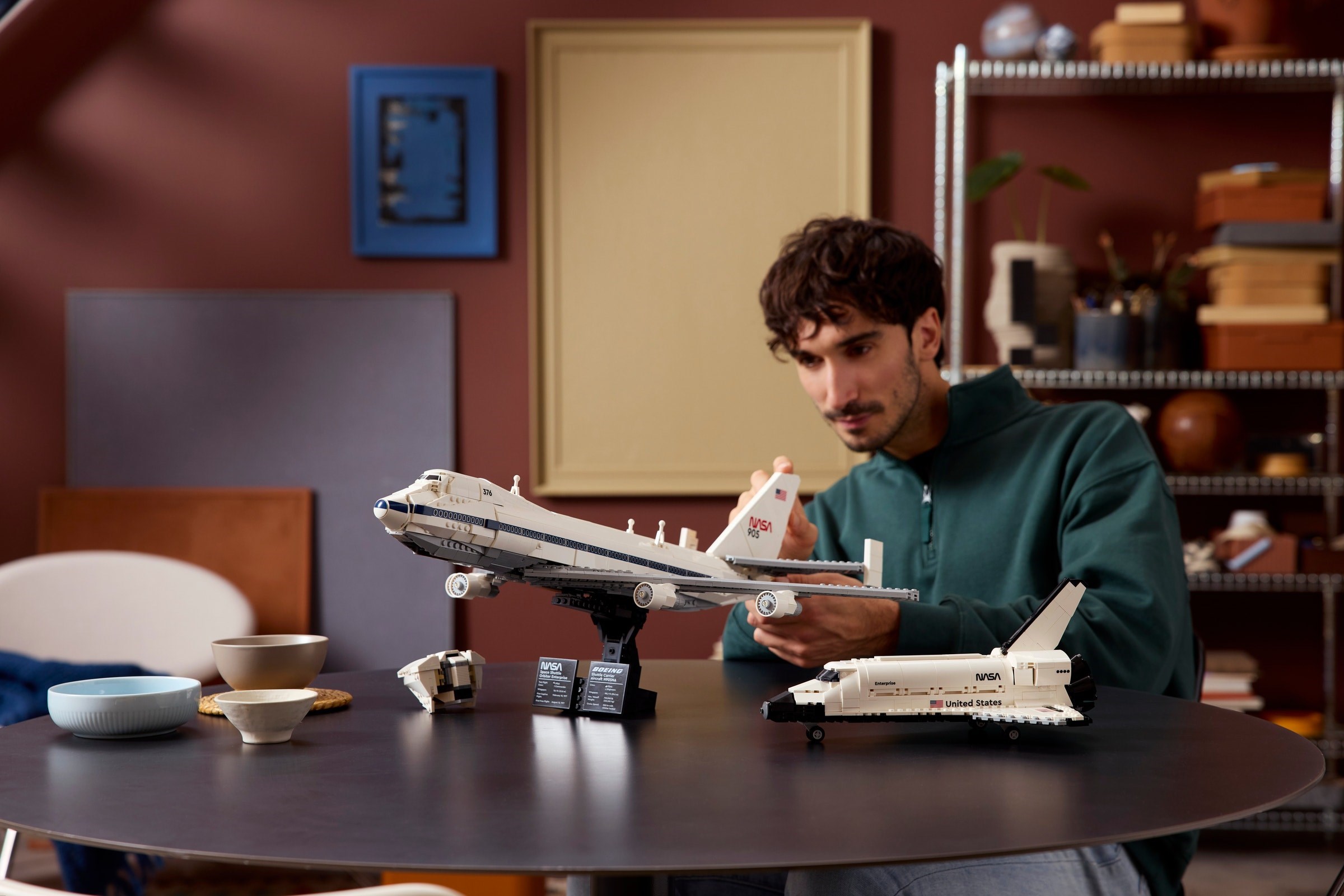 Конструктор LEGO Icons 10360 2417 дет. - фото 6