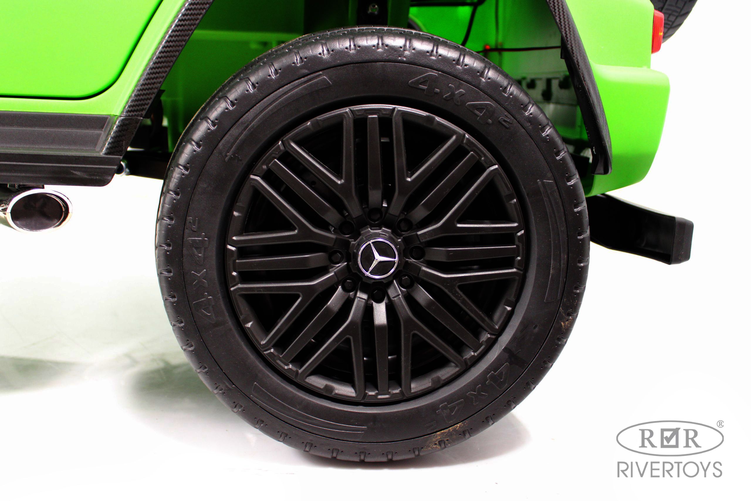 Электромобиль RIVERTOYS Mercedes Y777YY-GREEN-MATTE С пультом ДУ - фото 10