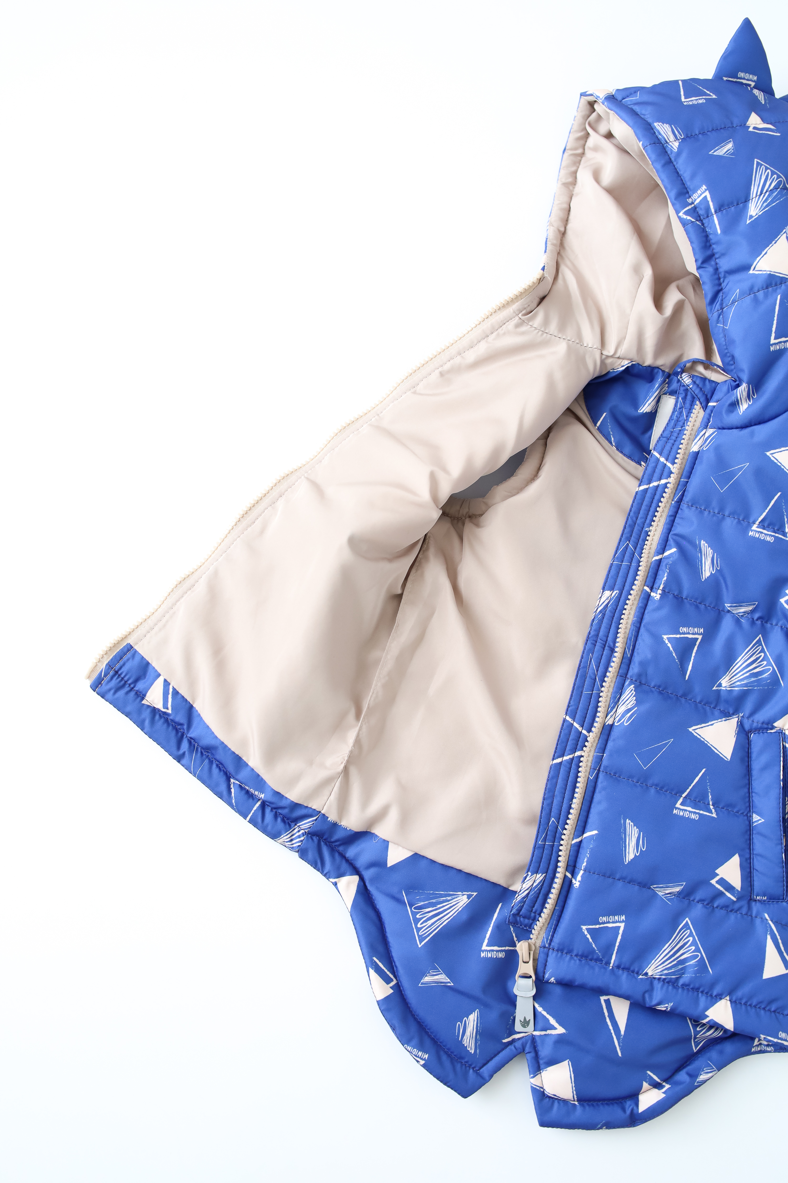 Жилет MINIDINO М010/1/ДЖилет утепленный детский Дино принт треугольник кобальт - фото 5