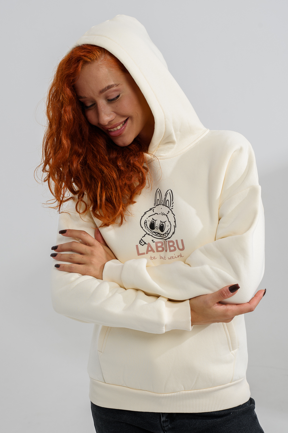Худи Натали Суслова 8565 молочный+лабубу - фото 5