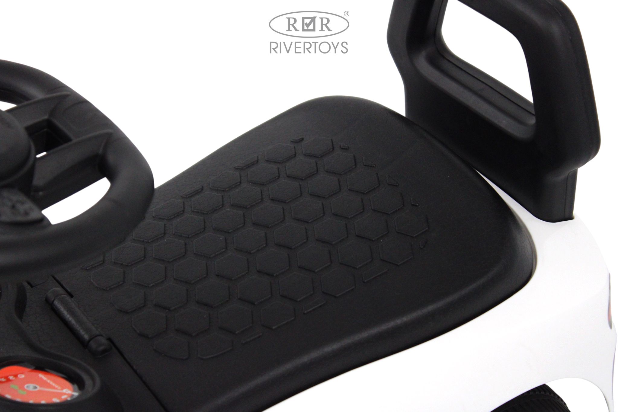 Каталка RIVERTOYS Z004ZZ-B-WHITE белый - фото 4