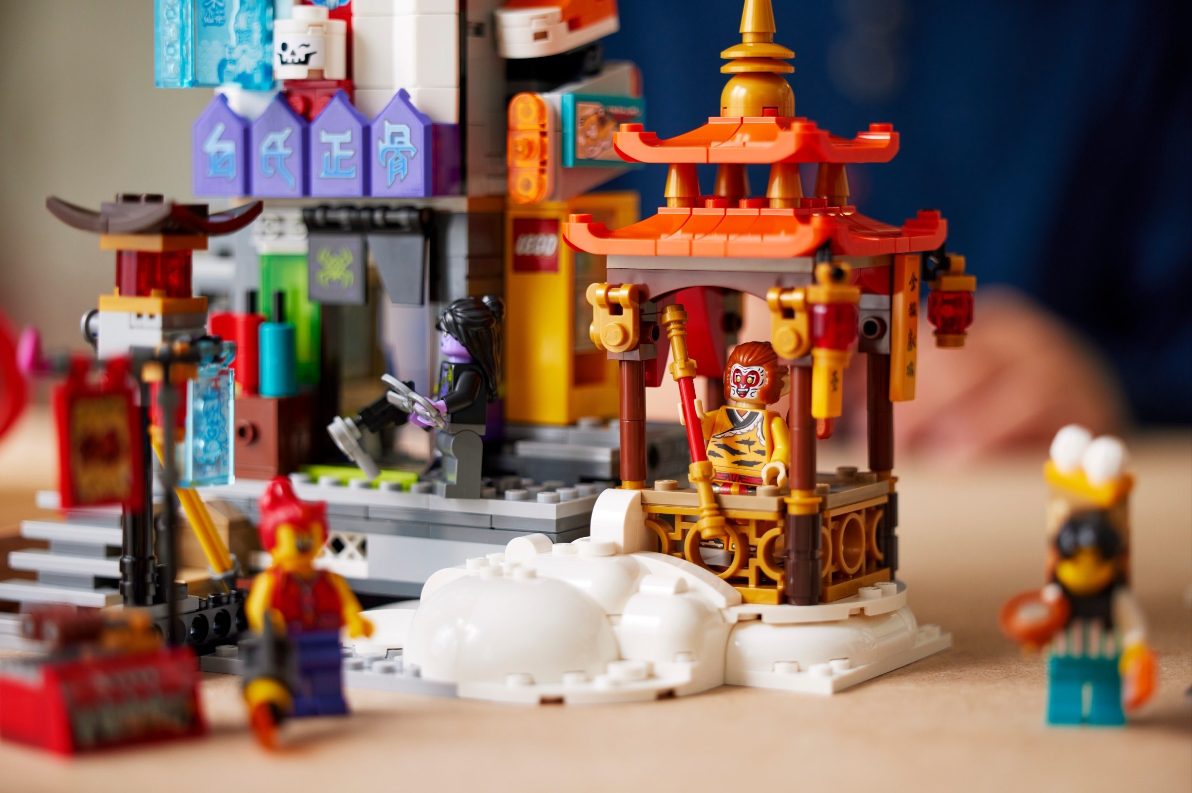 Конструктор LEGO Monkie kid 80054 2330 дет. - фото 8