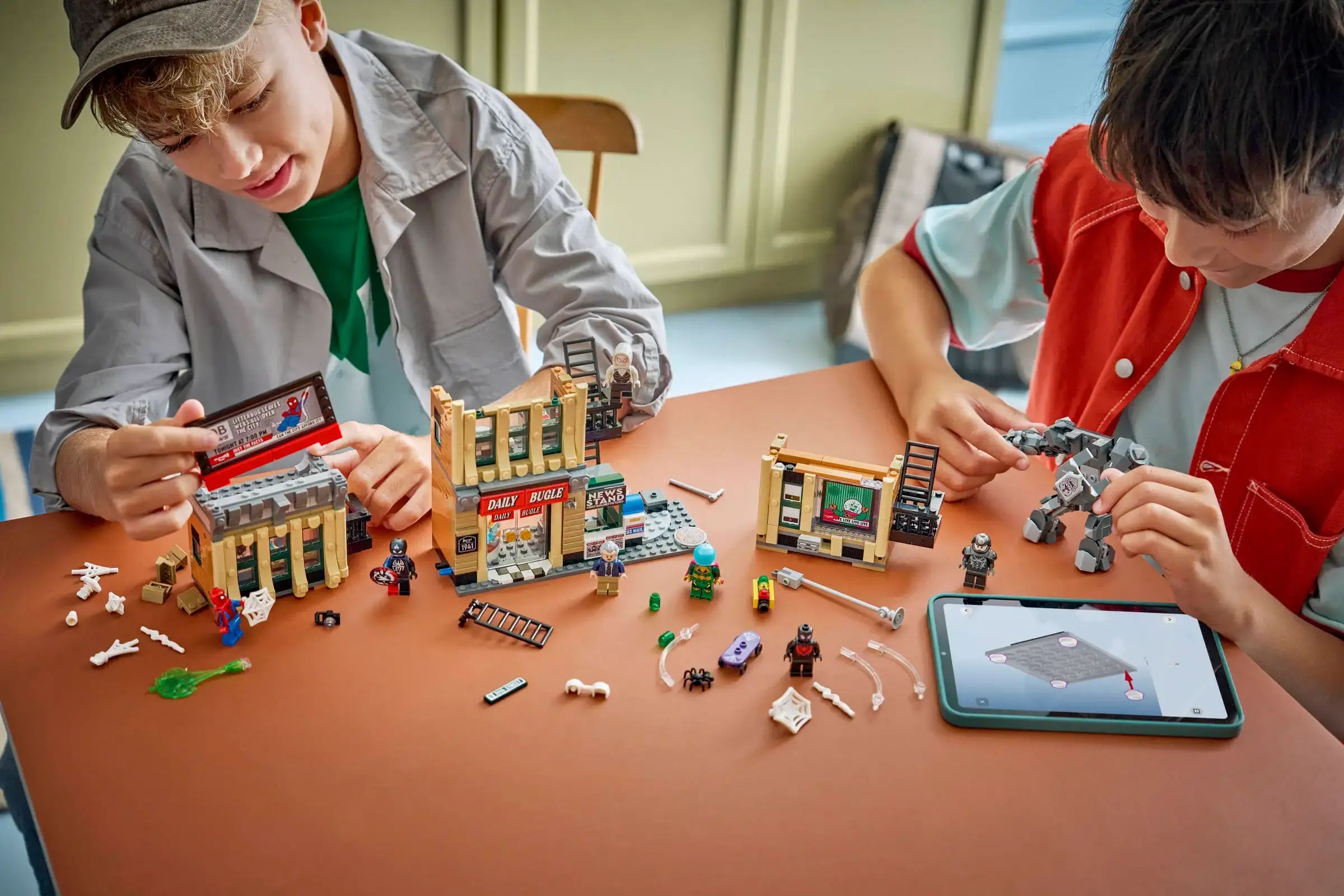 Конструктор LEGO Marvel Super Heroes Супер герои 781 дет. - фото 10