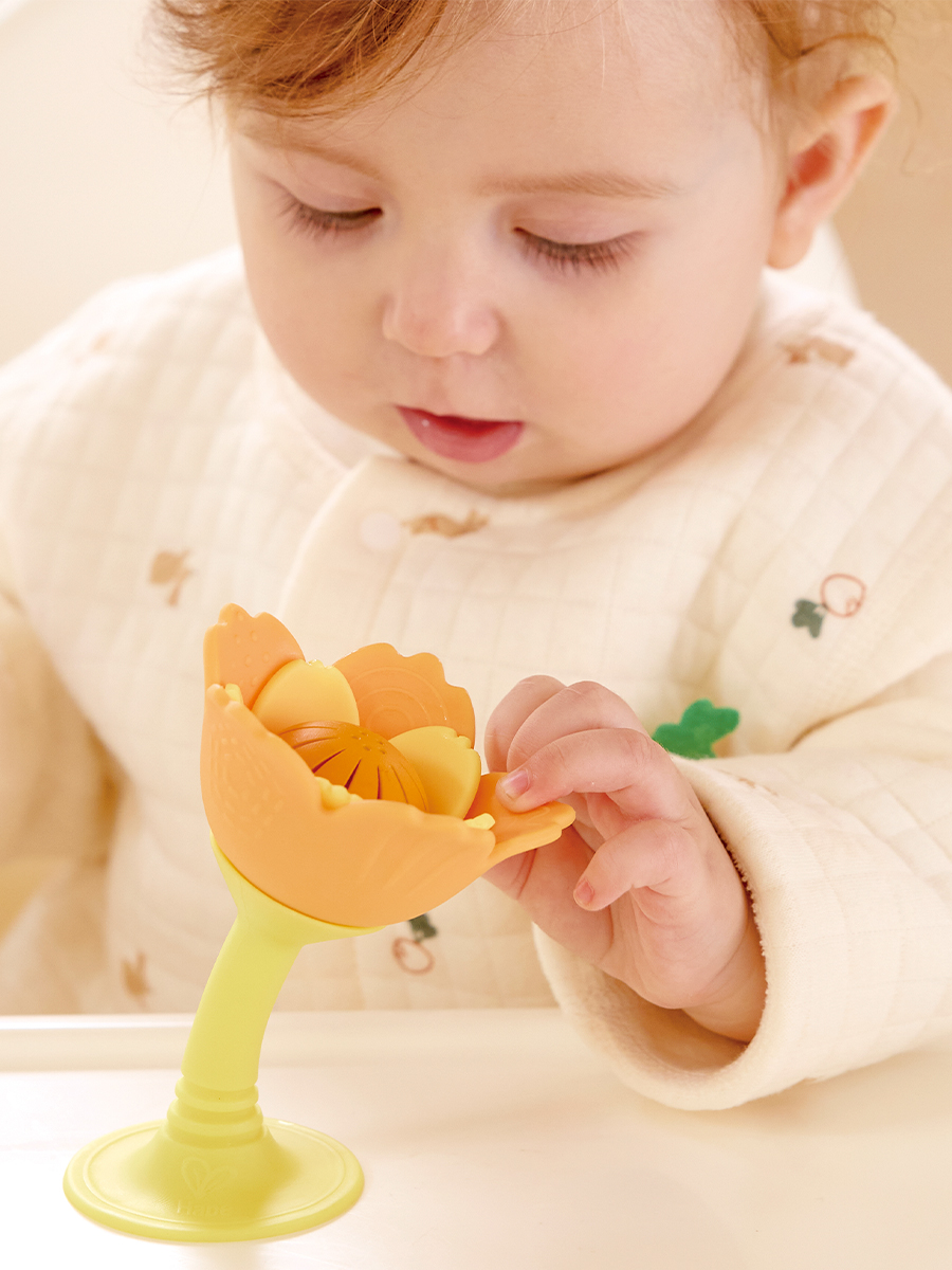 Игрушка Hape погремушка Оранжевый цветок - фото 2