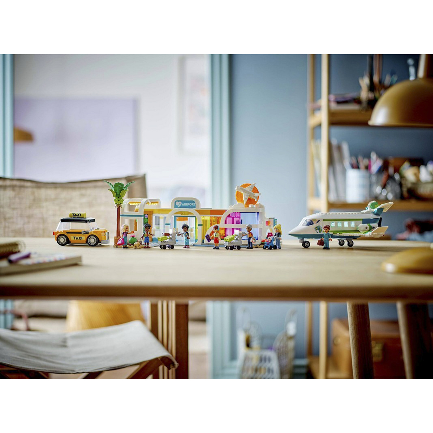 Конструктор LEGO Friends Аэропорт Хартлейк-Сити 958 дет. - фото 11