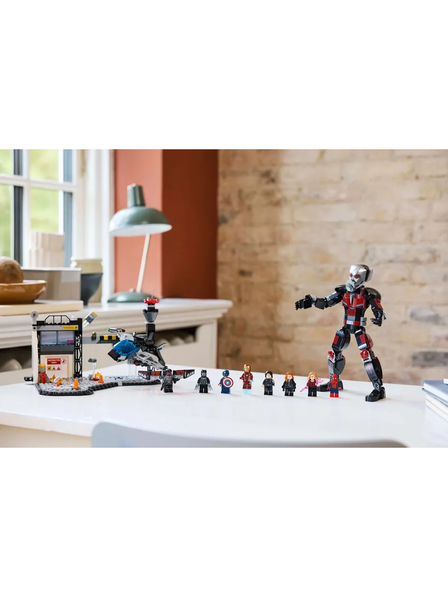 Конструктор LEGO Marvel Super Heroes Капитан Америка:Противостояние 736 дет. - фото 8
