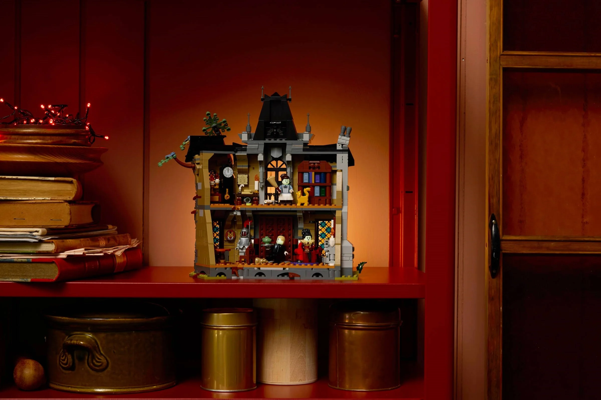 Конструктор LEGO Icons 1420 дет. - фото 15