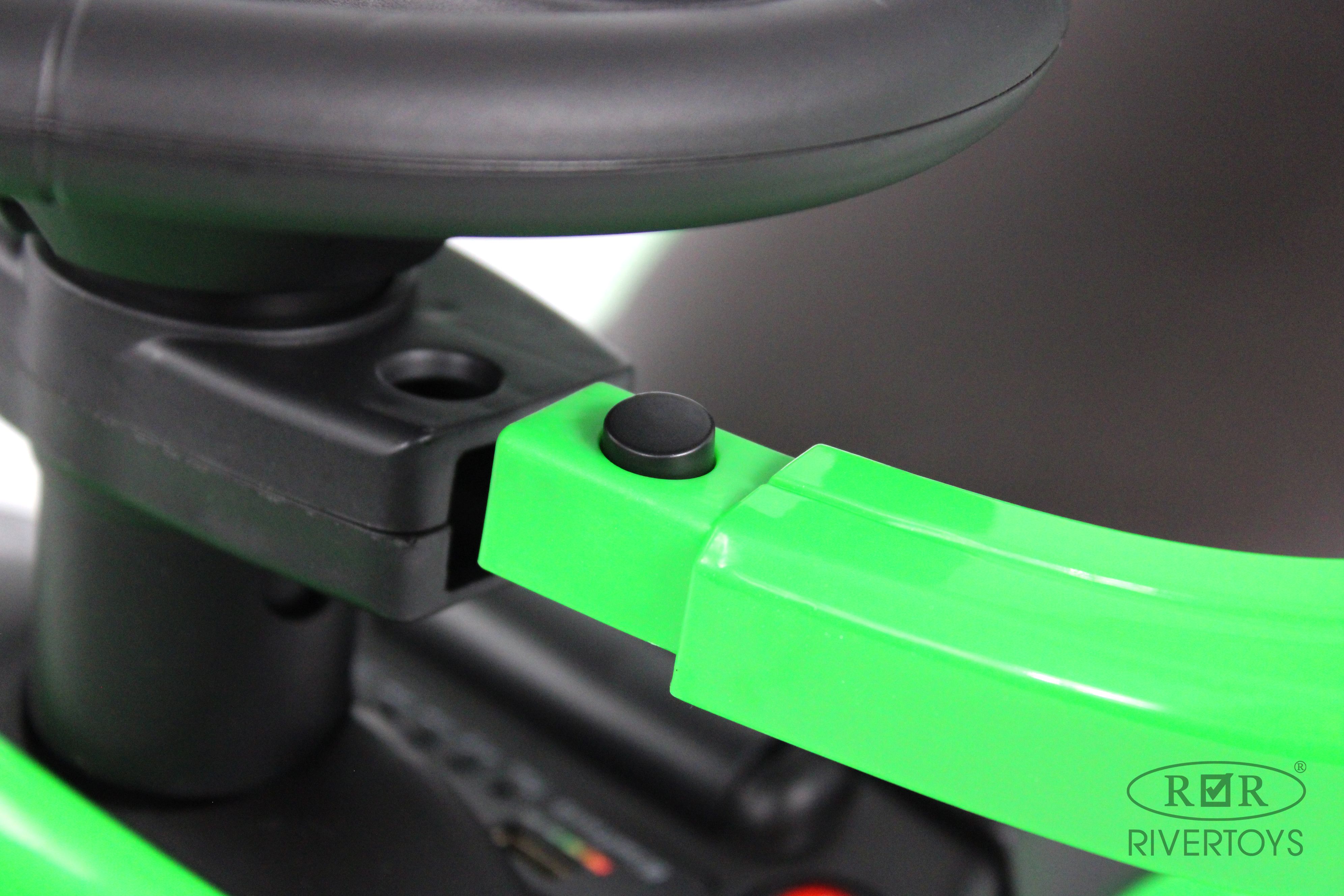 Каталка RIVERTOYS Z002ZZ-B-GREEN зеленый - фото 10