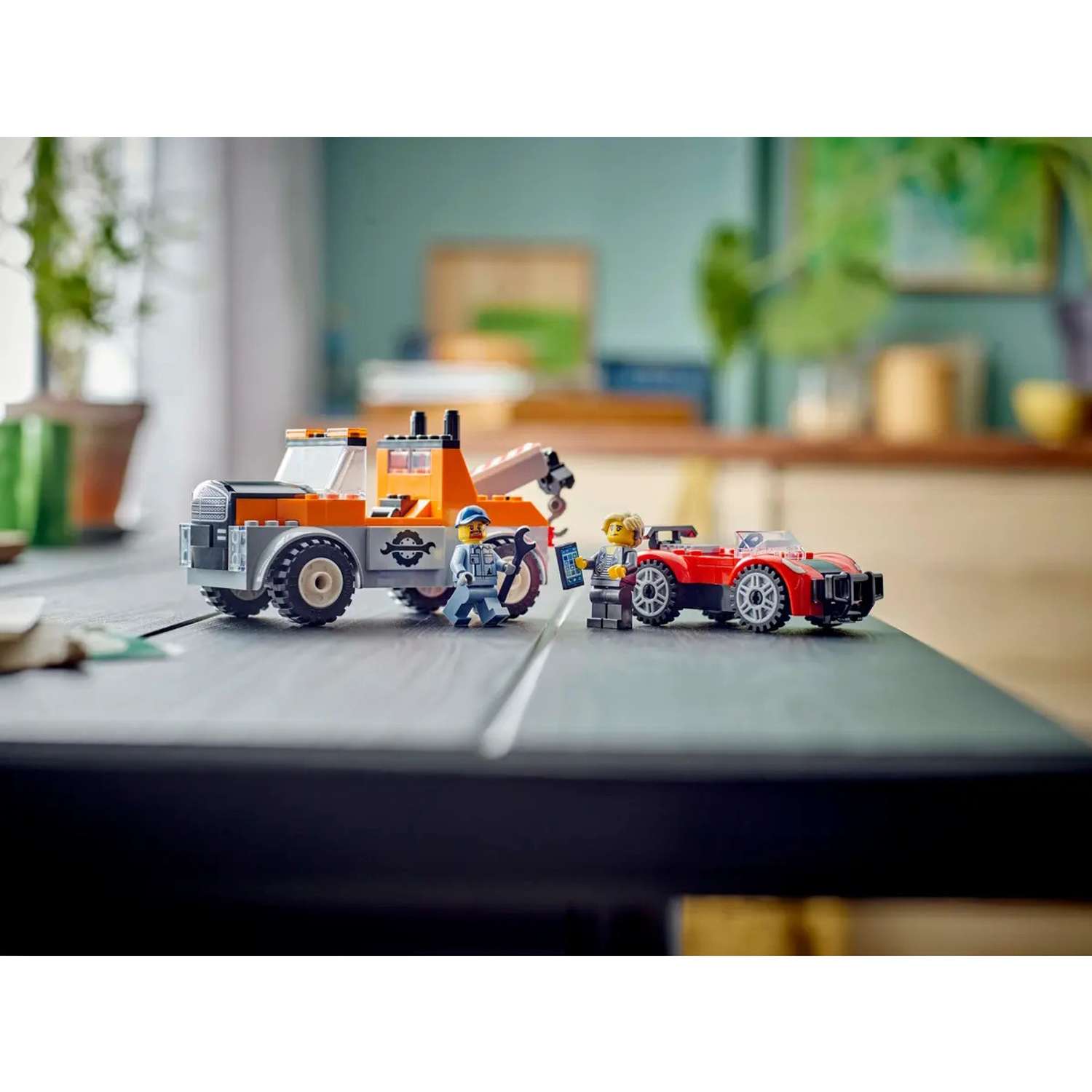 Конструктор LEGO City TowTruck and Sports Car Repair 101 дет. - фото 11