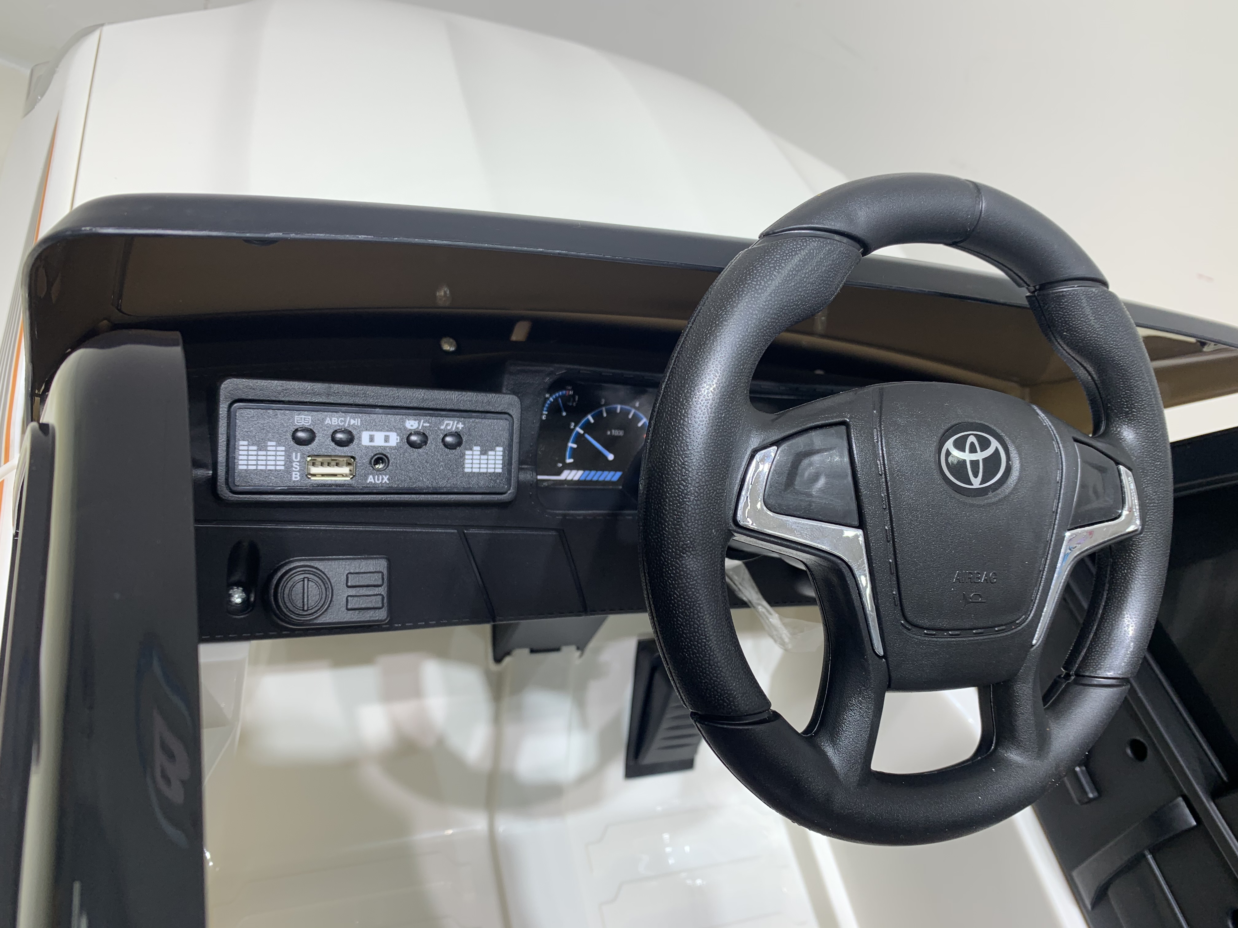 Электромобиль TOYLAND Toyota LC200, колеса EVA С пультом ДУ - фото 10