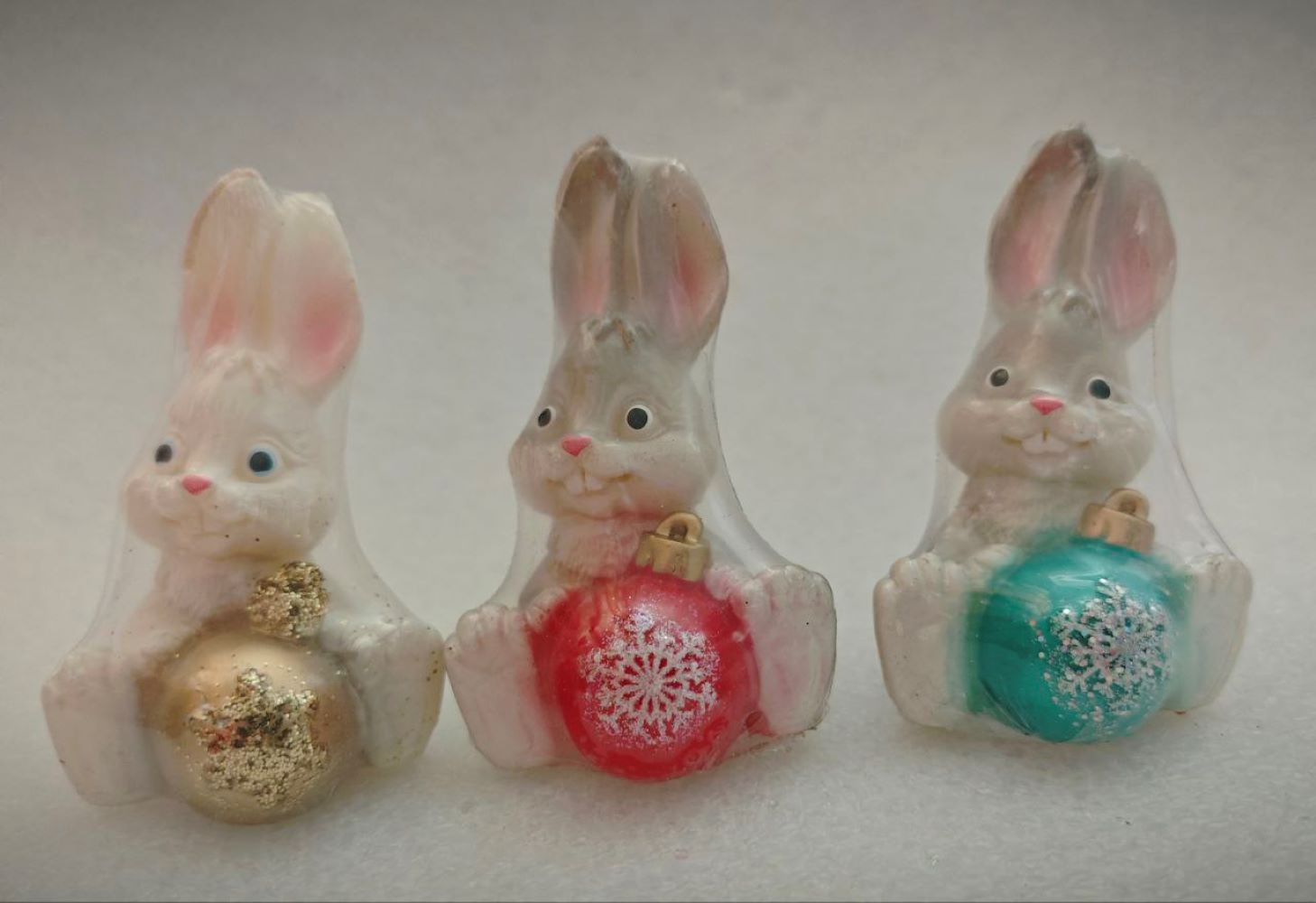 Свеча "Кролик с шариком" - фото 1