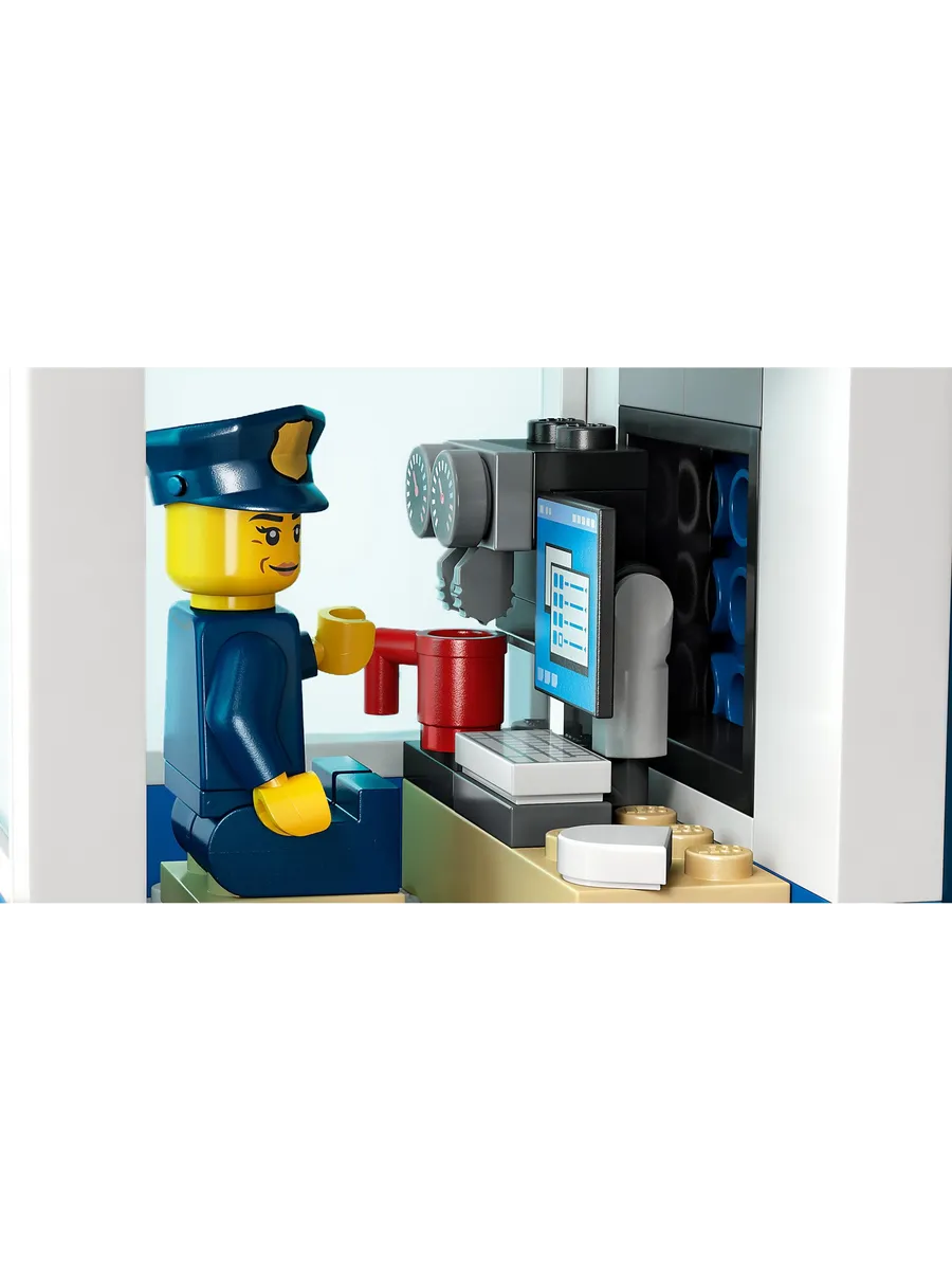 Конструктор LEGO City 823 дет. - фото 3
