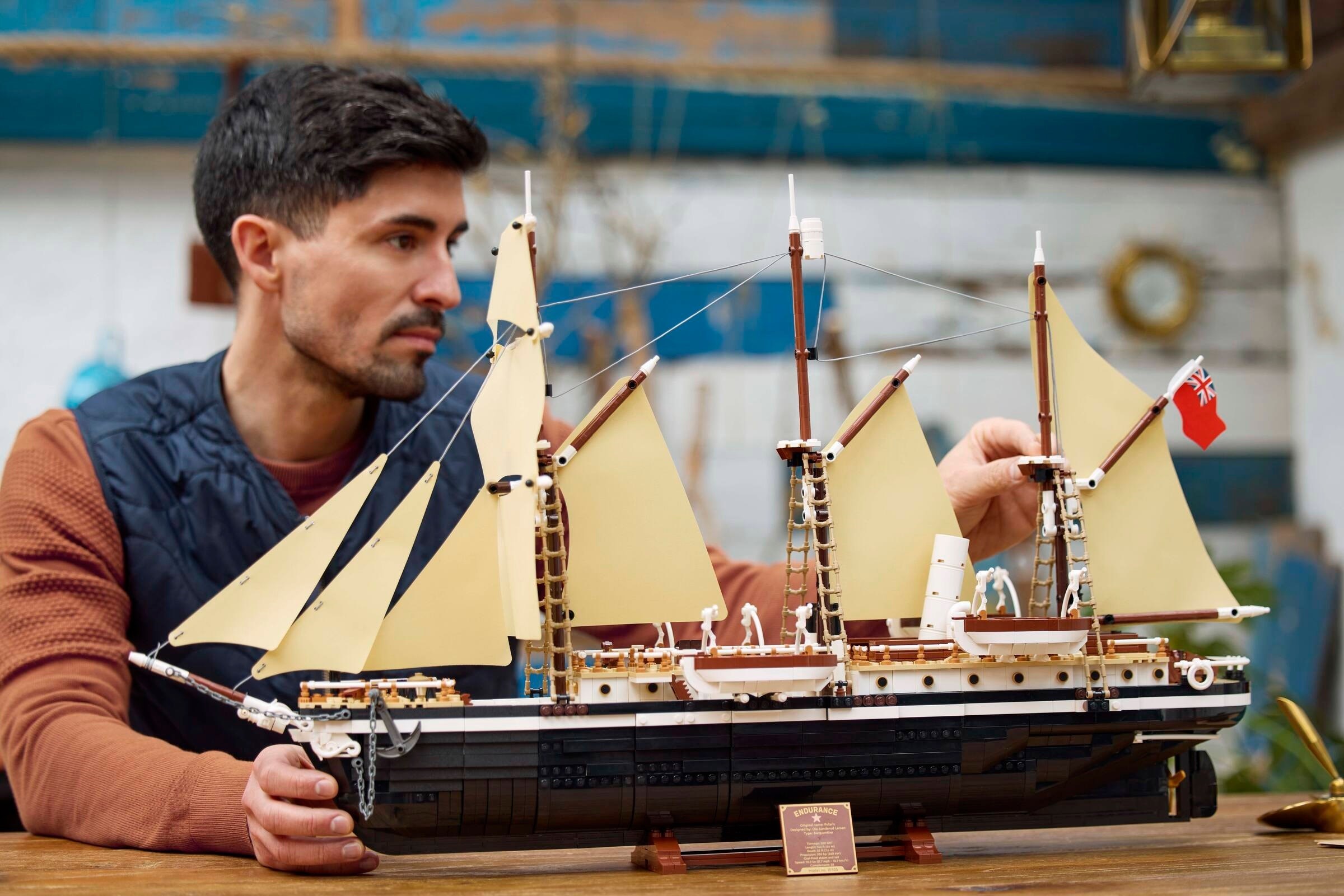 Конструктор LEGO Icons 10335 3011 дет. - фото 8