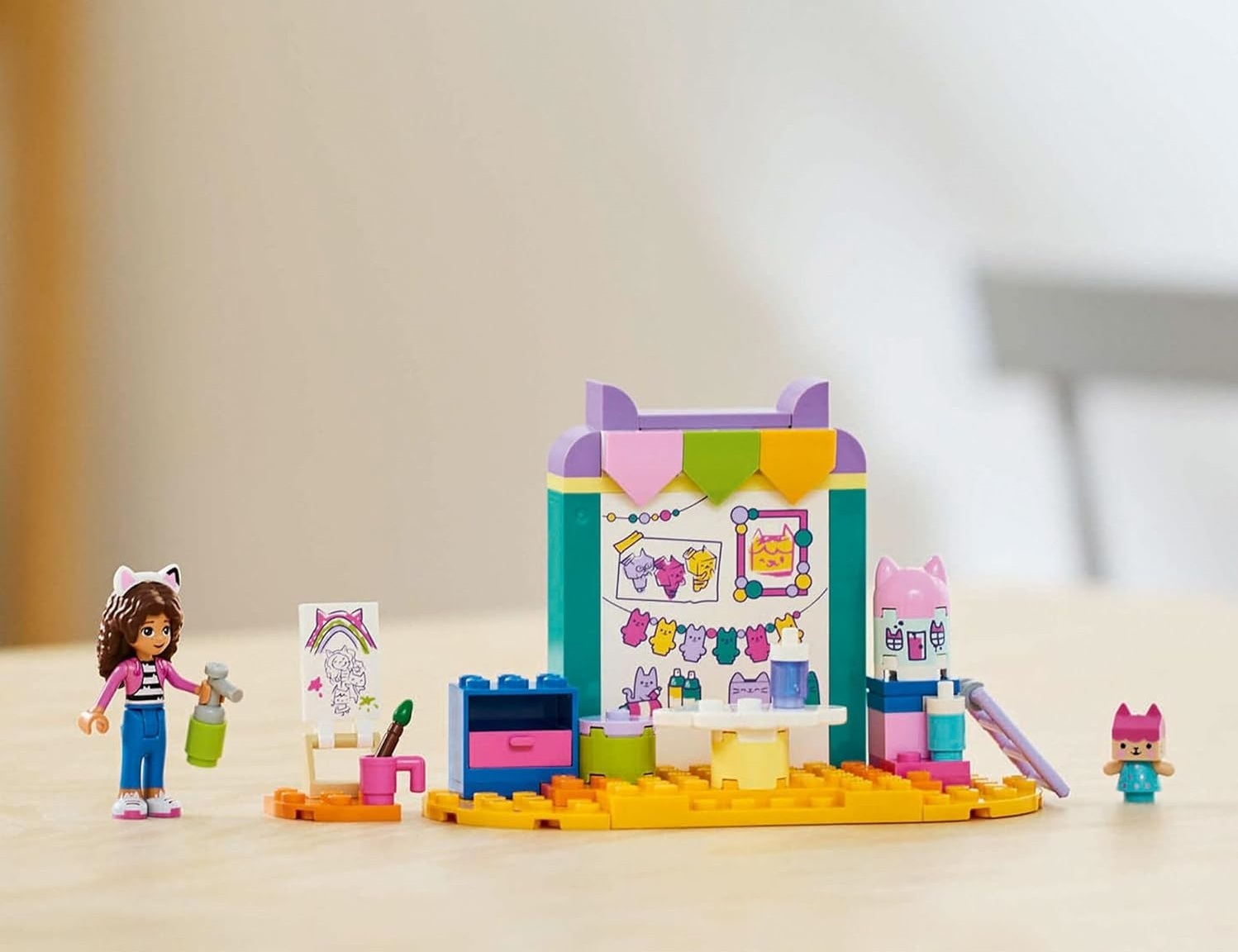 Конструктор LEGO Gabbys Dollhouse Работа с детской коробкой 60 дет. - фото 3