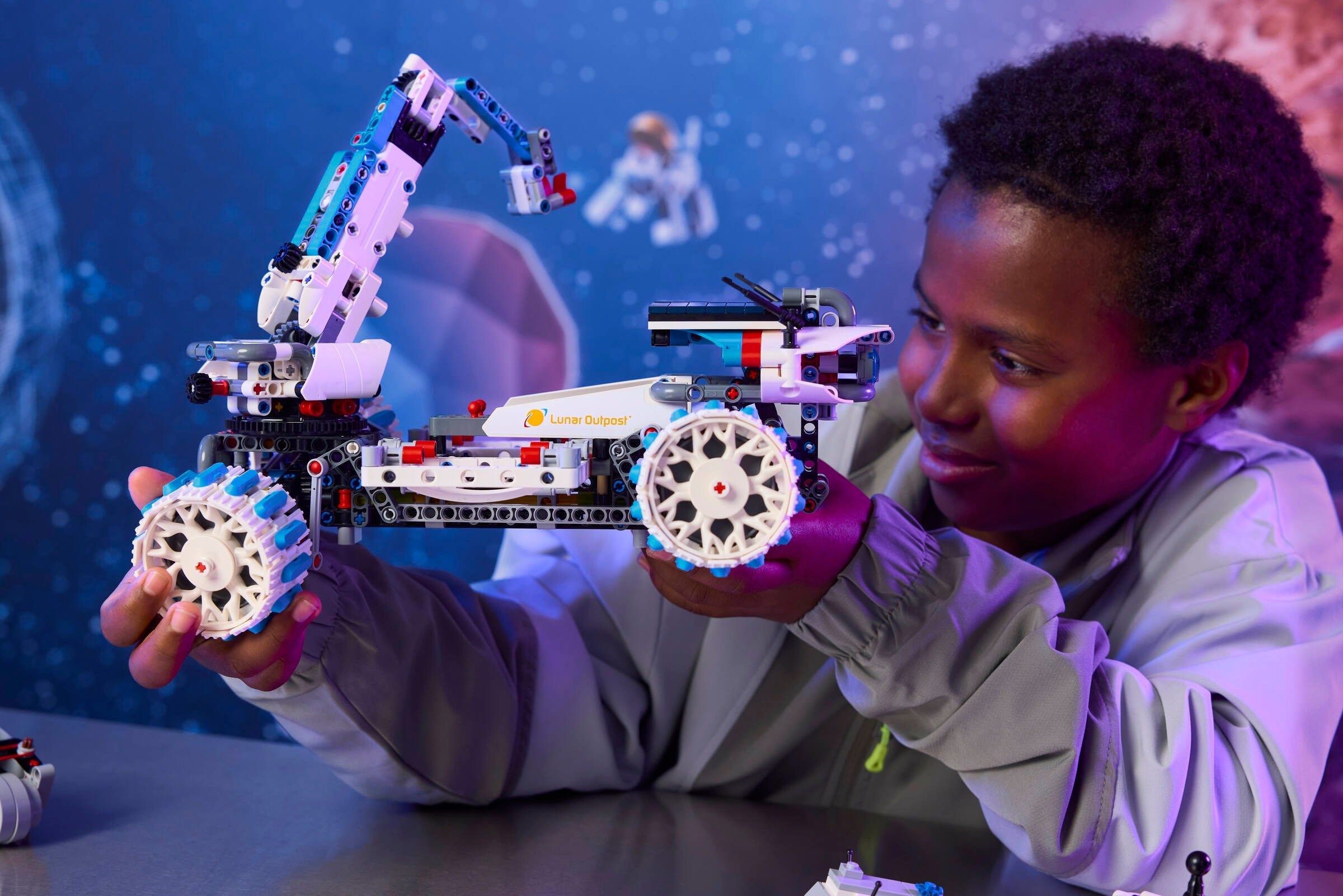Конструктор LEGO Technic 42211 1082 дет. - фото 3
