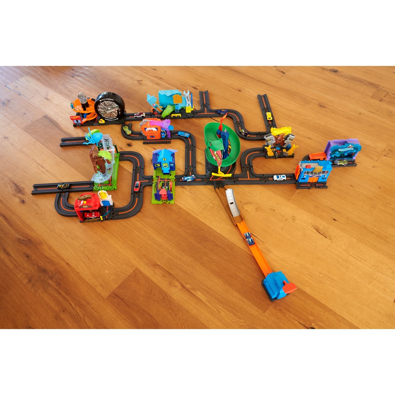 Трек Hot Wheels Вспышка электростанции FRH28 - фото 6