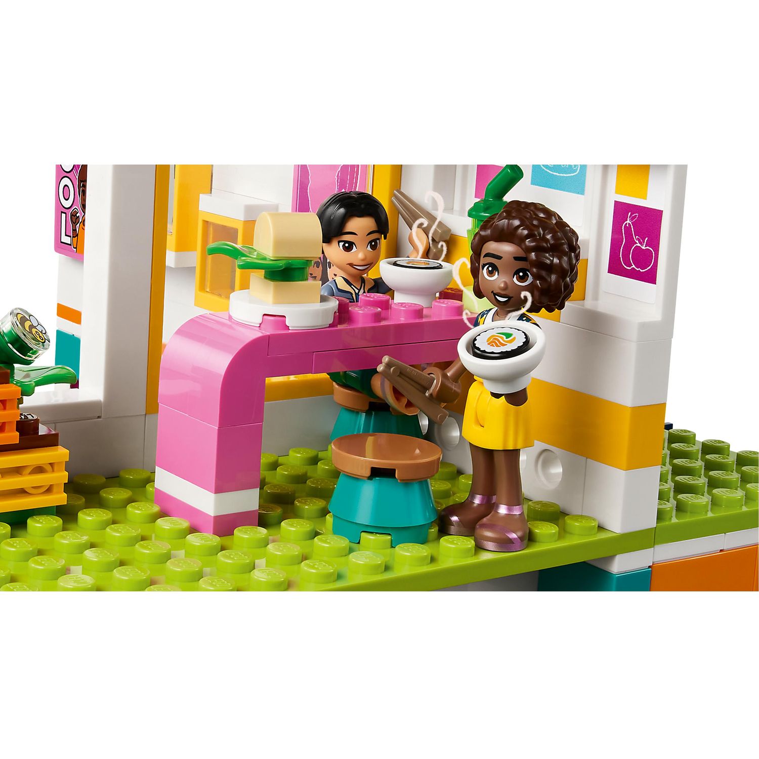 Конструктор LEGO Friends Международная школа Хартлейк блочный - фото 9