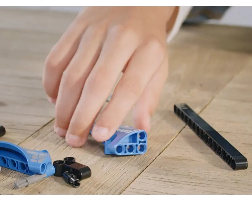Конструктор LEGO Technic 42123 830 дет. - фото 1