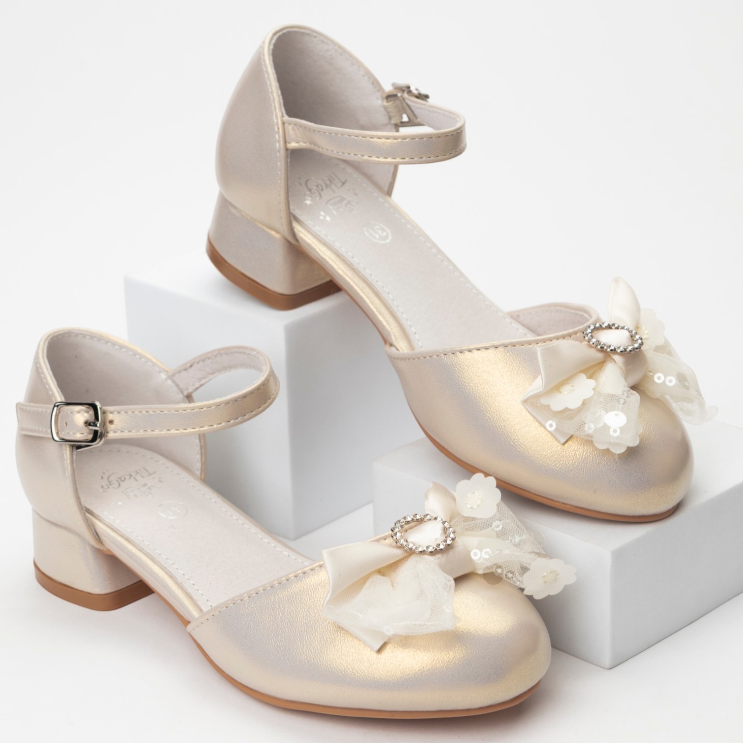 Изображение товара Туфли TikkaGo для девочки на каблуке с бантиком и стразами