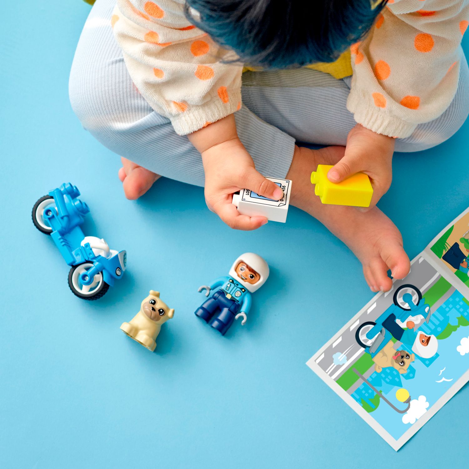 Конструктор LEGO DUPLO Town Полицейский мотоцикл 5 дет. - фото 7