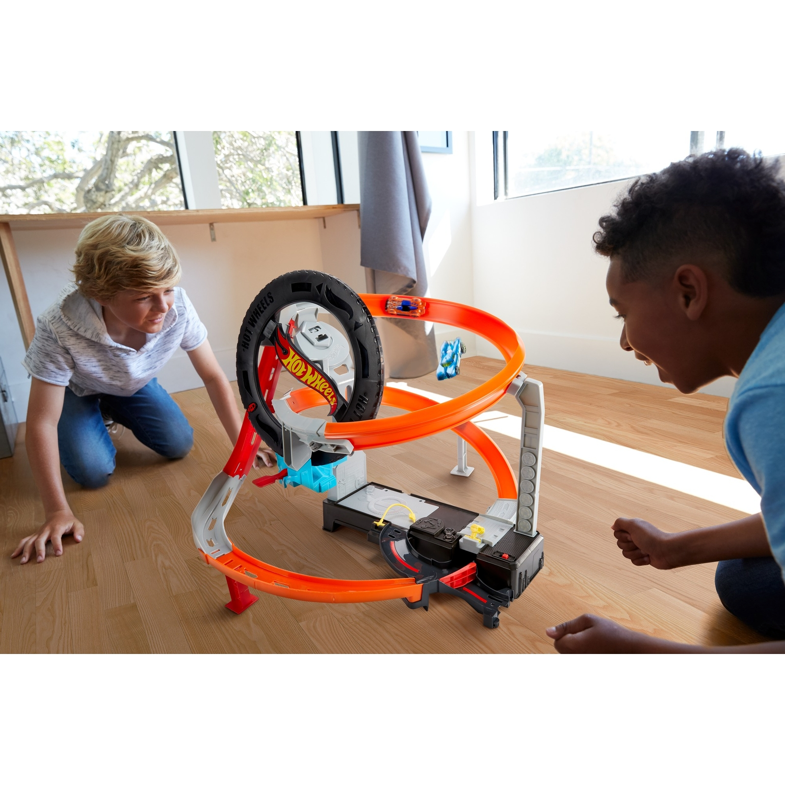 Трек Hot Wheels Шиномонтажная мастерская GJL16 - фото 11