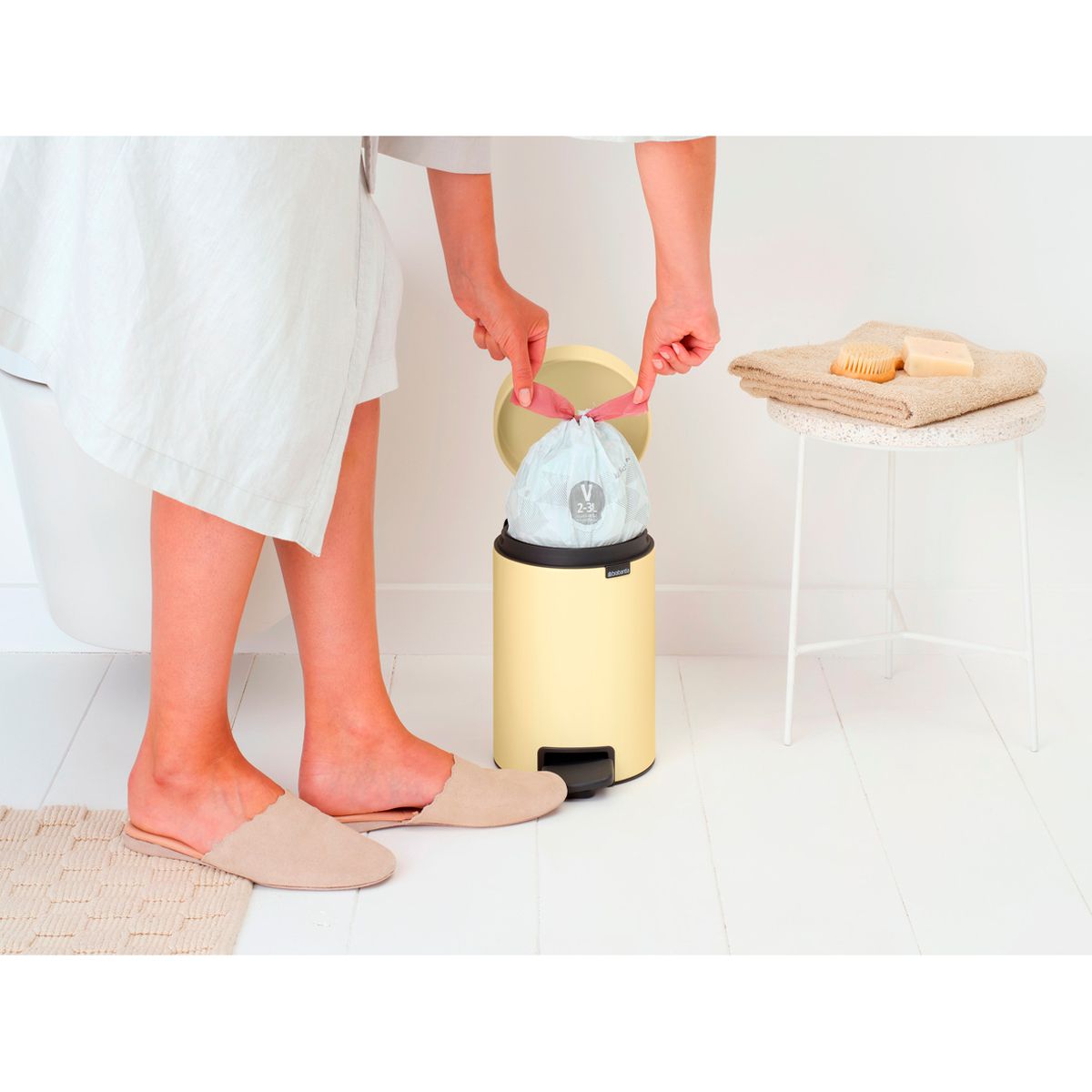 Бак мусорный Brabantia NewIcon с педалью ванильно-желтый 3л 233760 - фото 8