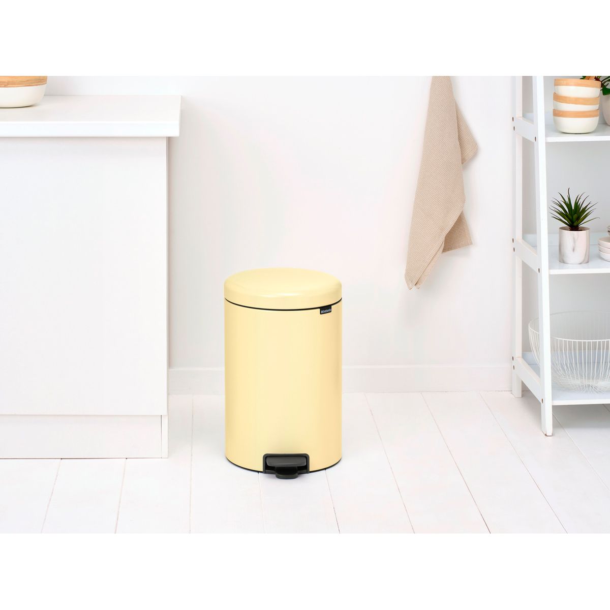 Бак мусорный Brabantia NewIcon с педалью ванильно-желтый 20л 233821 - фото 6