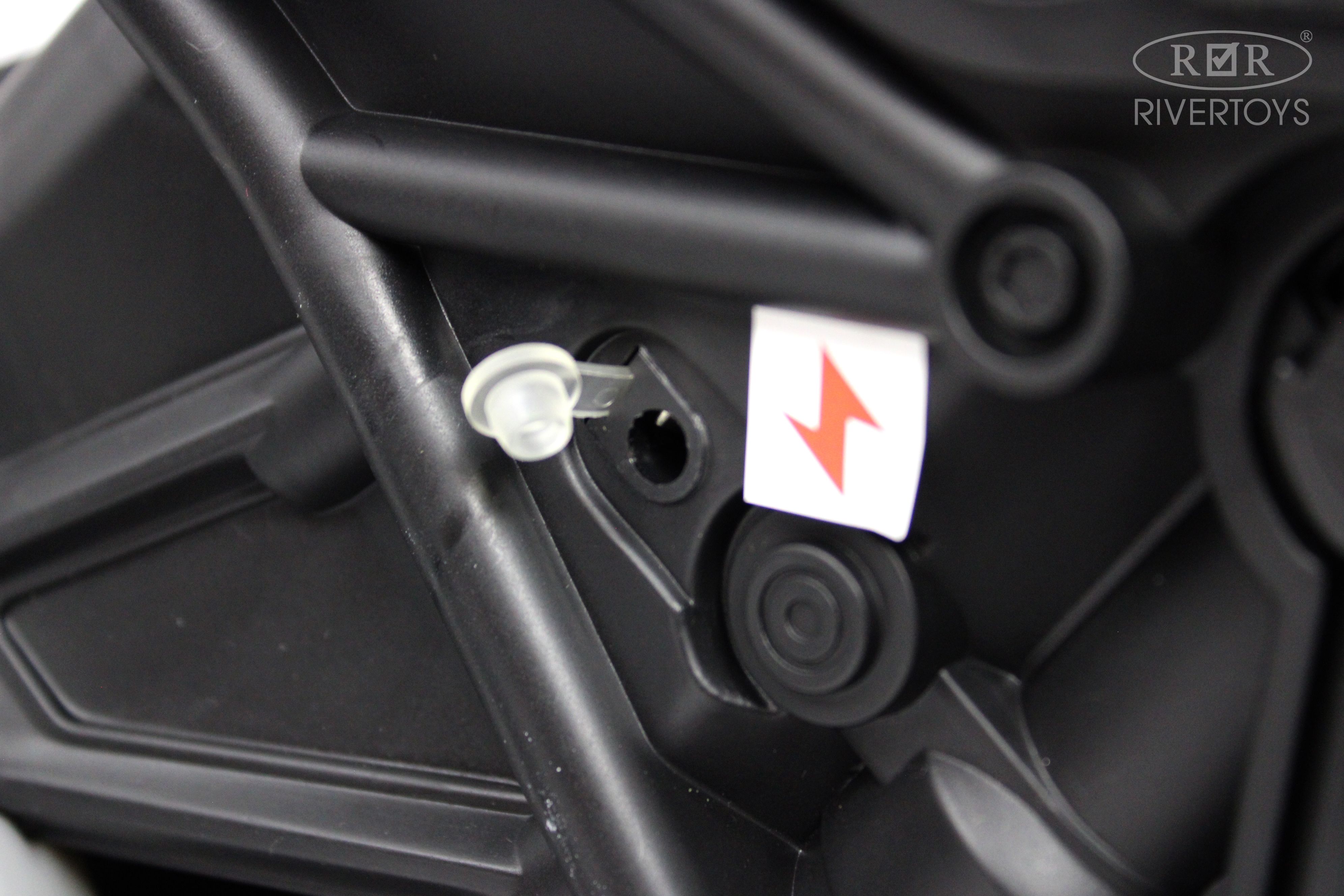 Электромобиль RIVERTOYS Z333ZZ-BLACK - фото 23