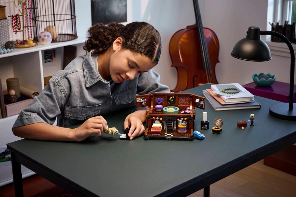 Конструктор LEGO Ideas 76785 828 дет. - фото 7