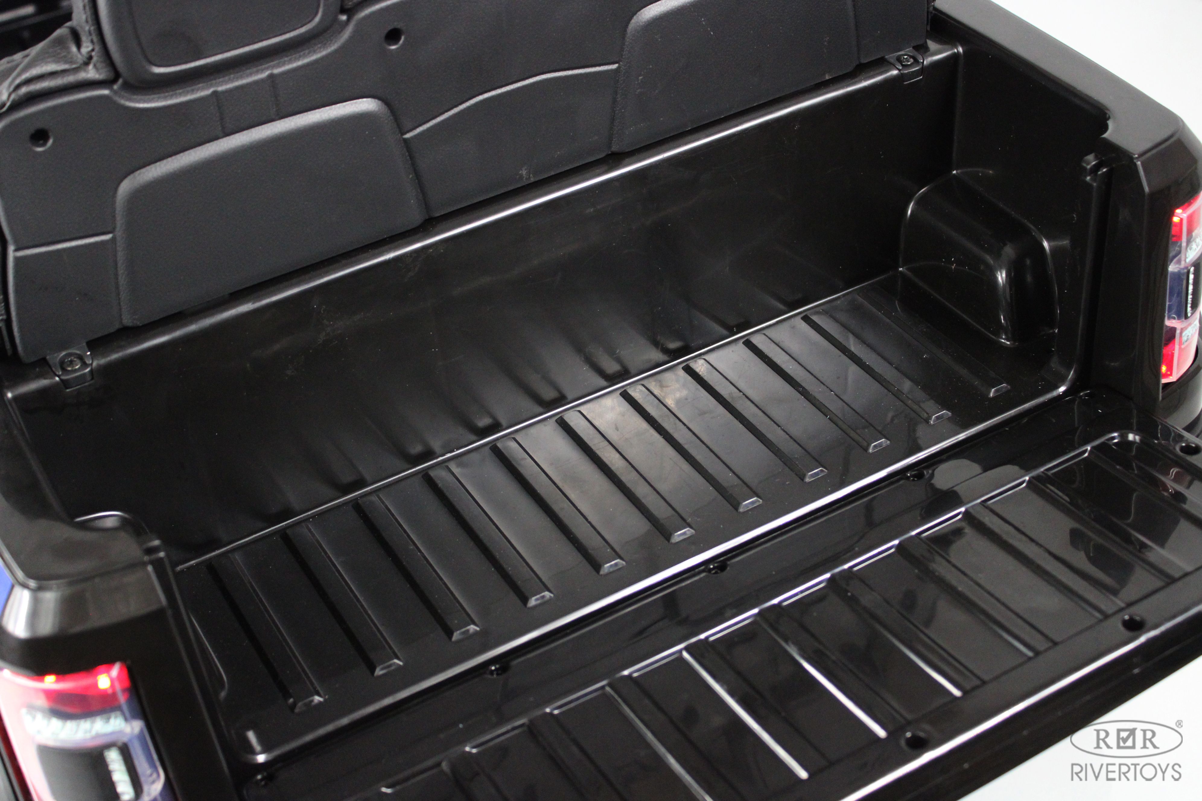 Электромобиль RIVERTOYS O111OO-RAM-BLACK С пультом ДУ - фото 24