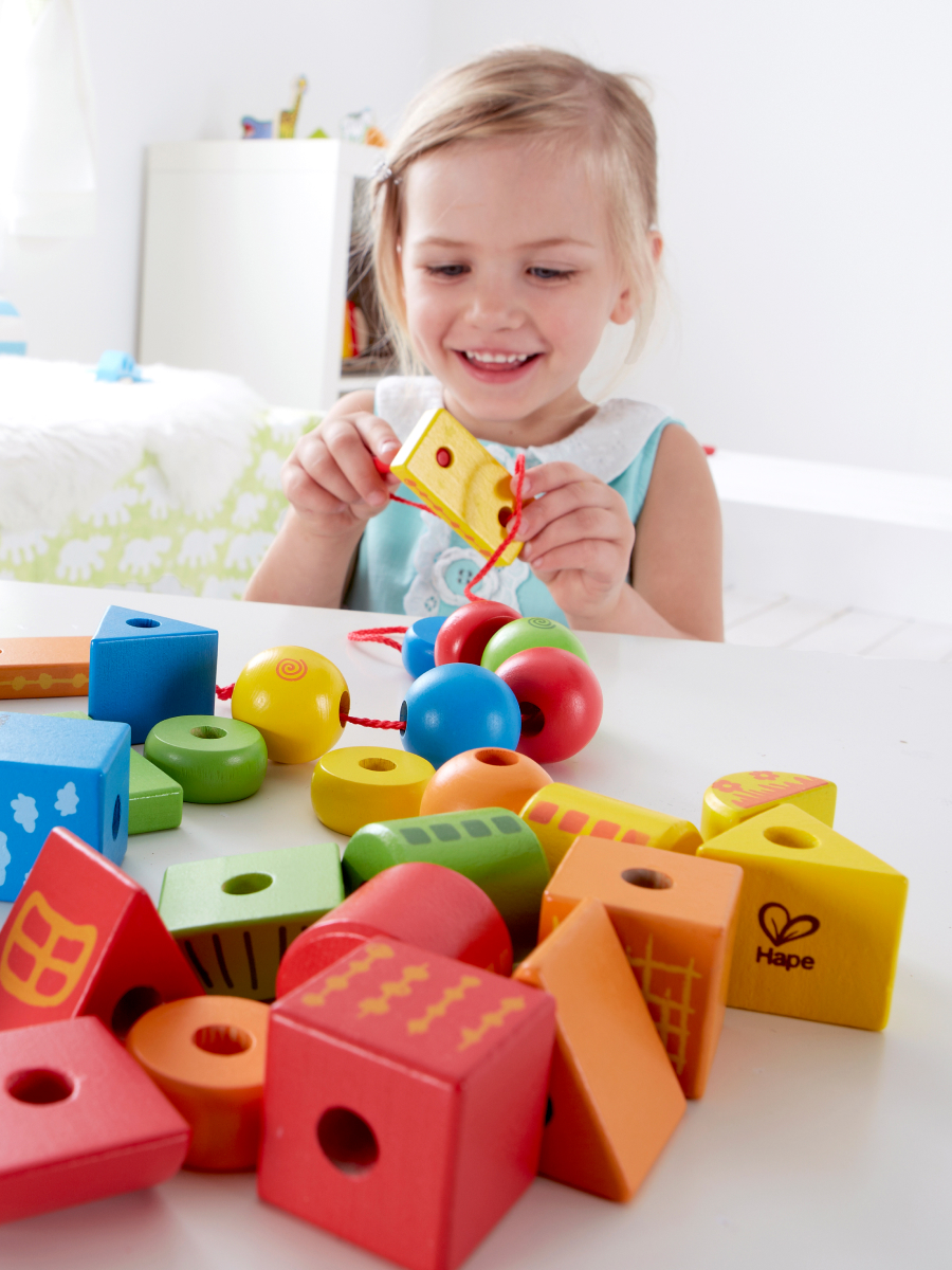 Игрушка Hape шнуровка Бусы шнуровка - фото 12