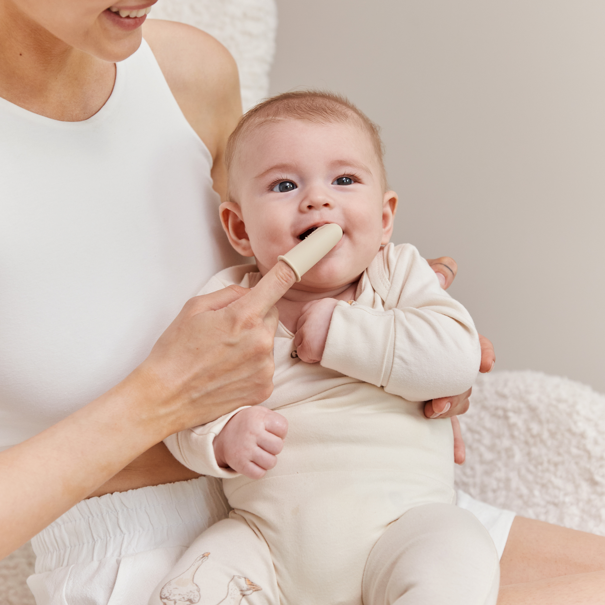 Зубная щетка на палец Happy Baby - фото 6