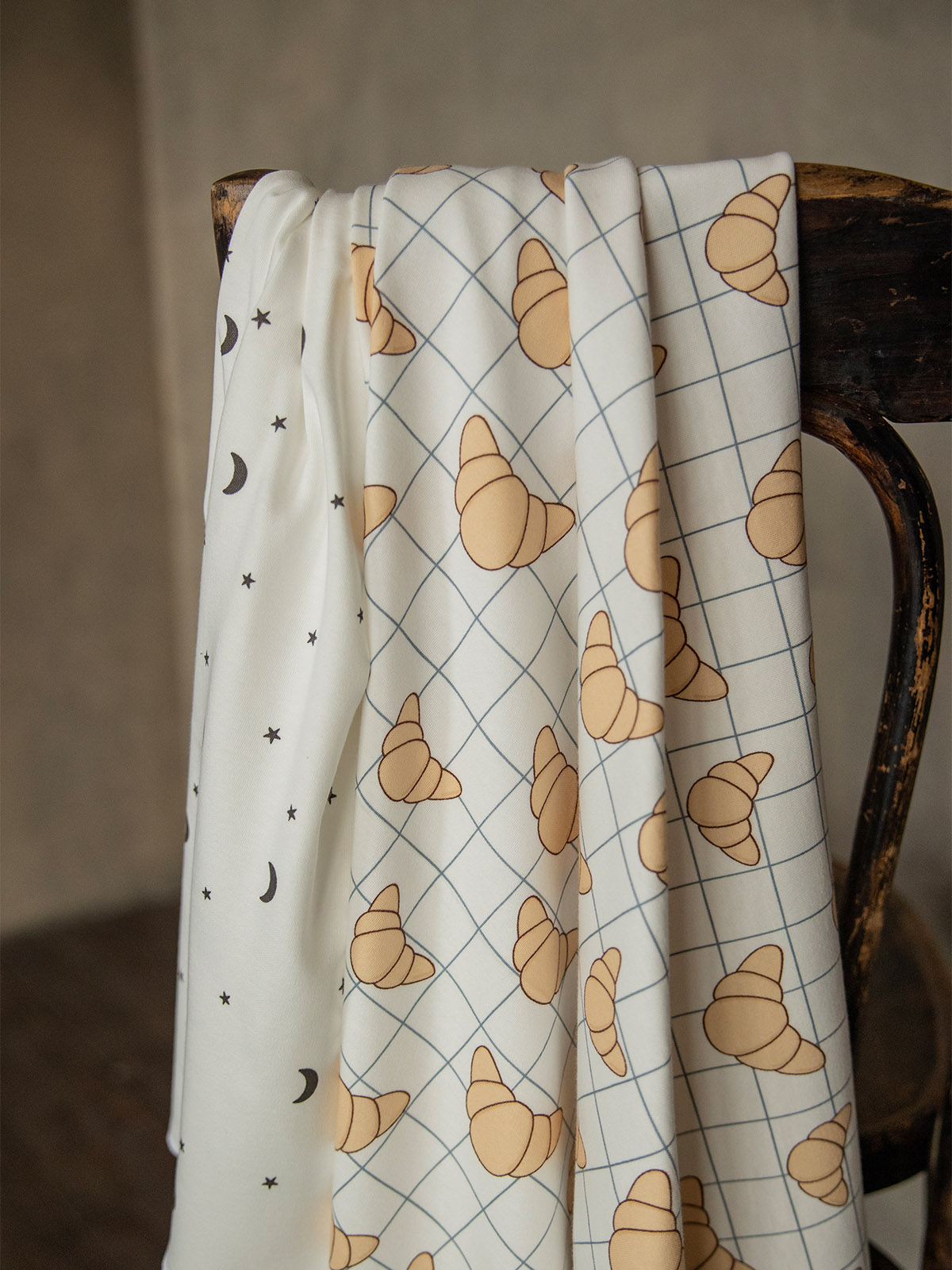 Пелёнка Mjolk Круассаны Ночное небо трикотаж 85х120 см 2 шт. - фото 2