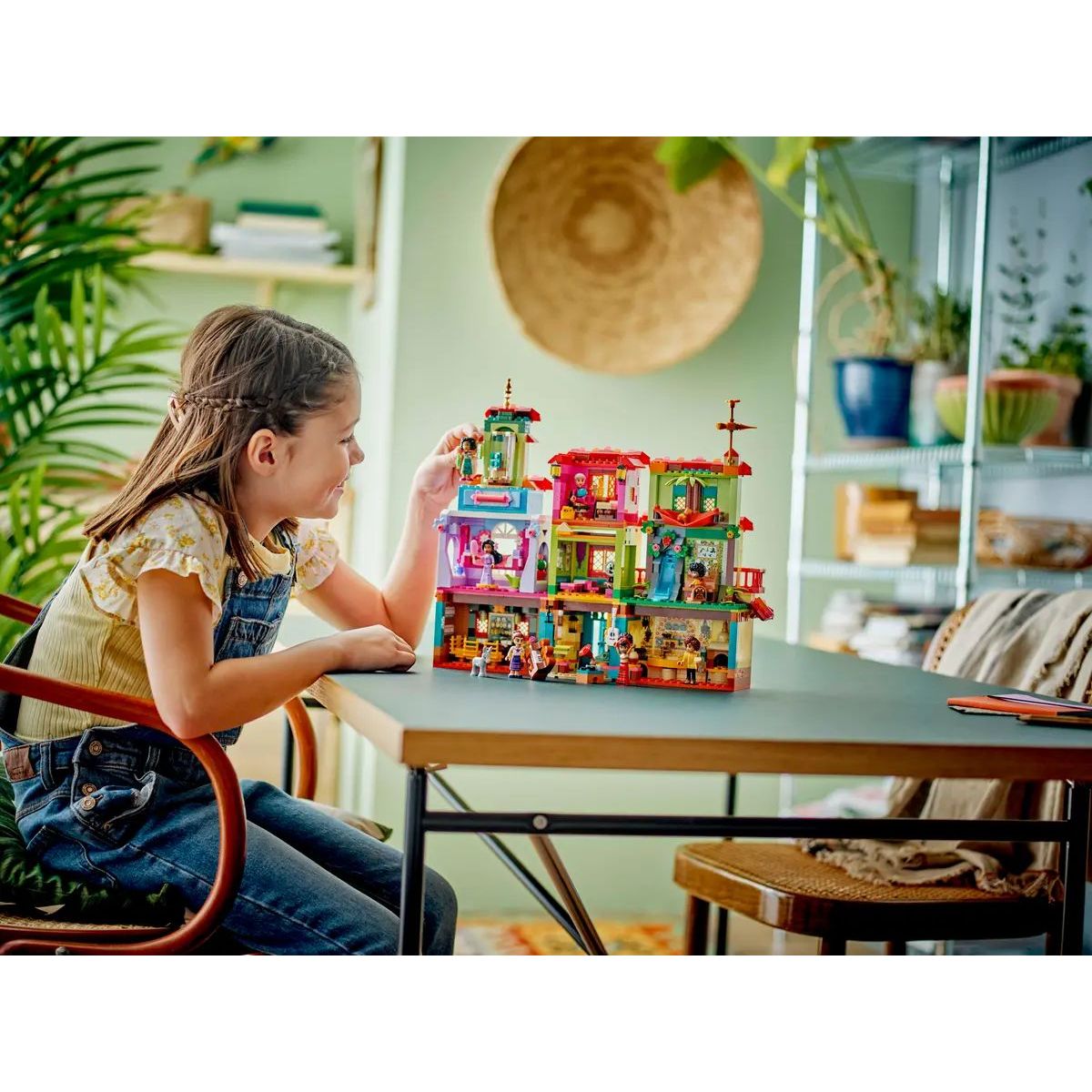 Конструктор LEGO Disney Волшебный дом Мадригал блочный - фото 11