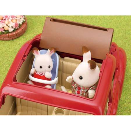 Игровой набор Sylvanian Families Семейный авто красный