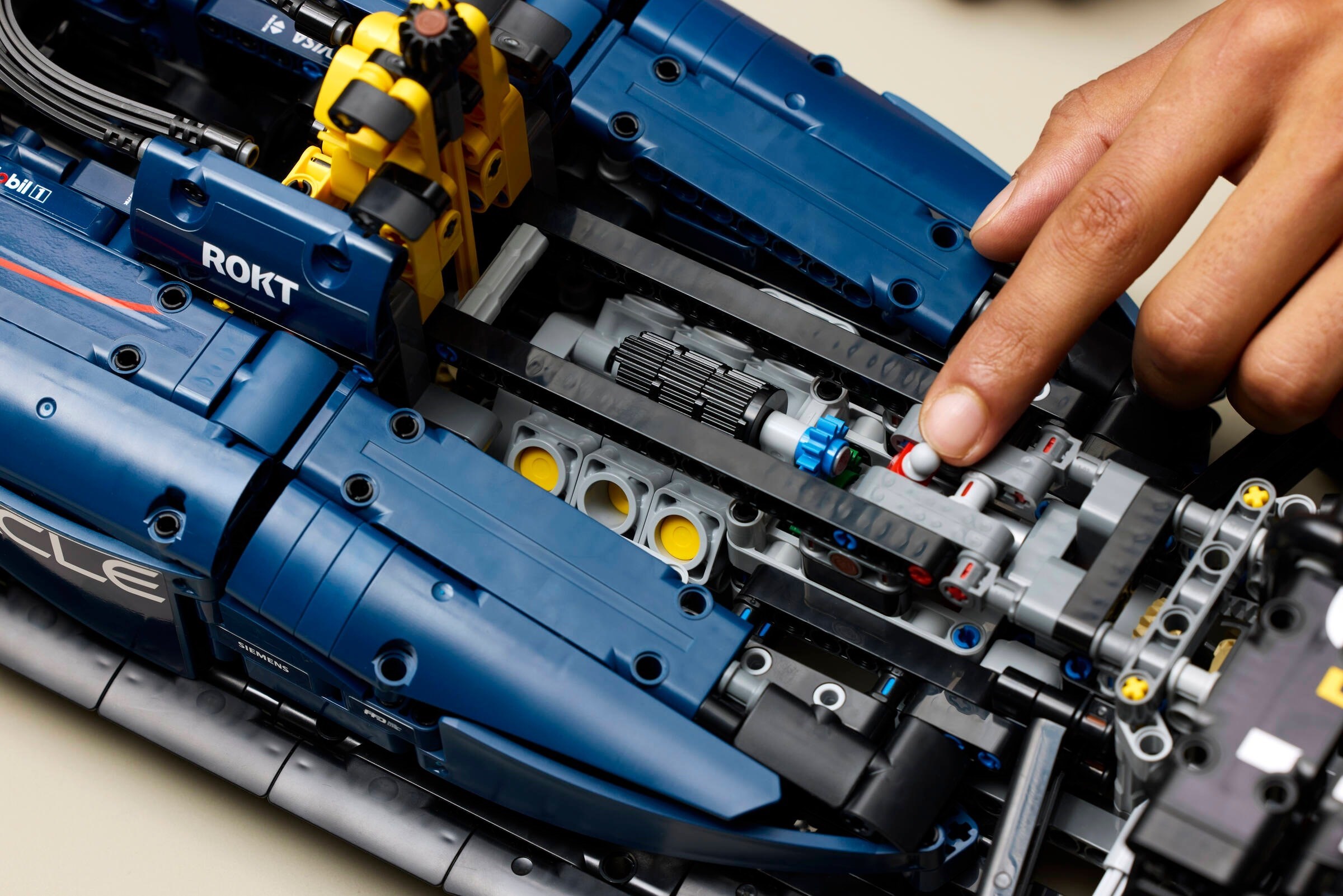Конструктор LEGO Technic 42206 1639 дет. - фото 4