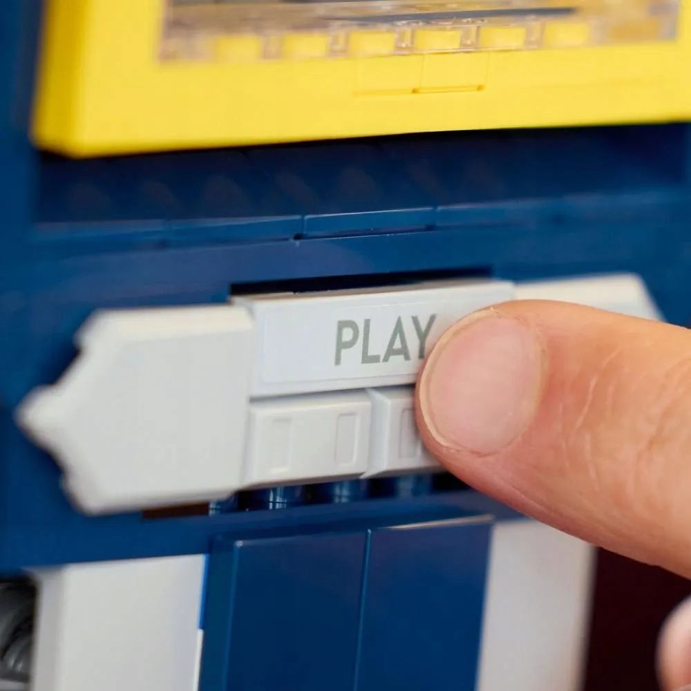 Конструктор LEGO Icons Трансформеры Саундвейв 1505 дет. - фото 12