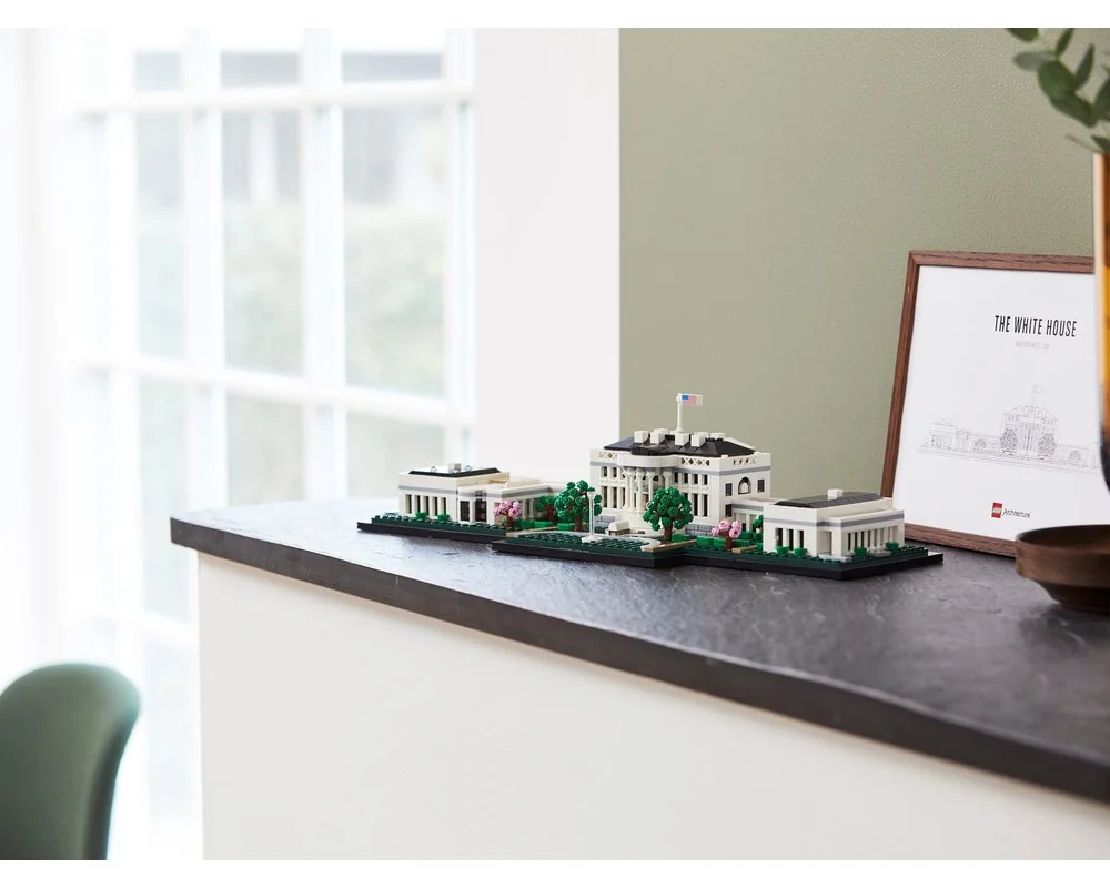 Конструктор LEGO Architecture 21054 1483 дет. - фото 14