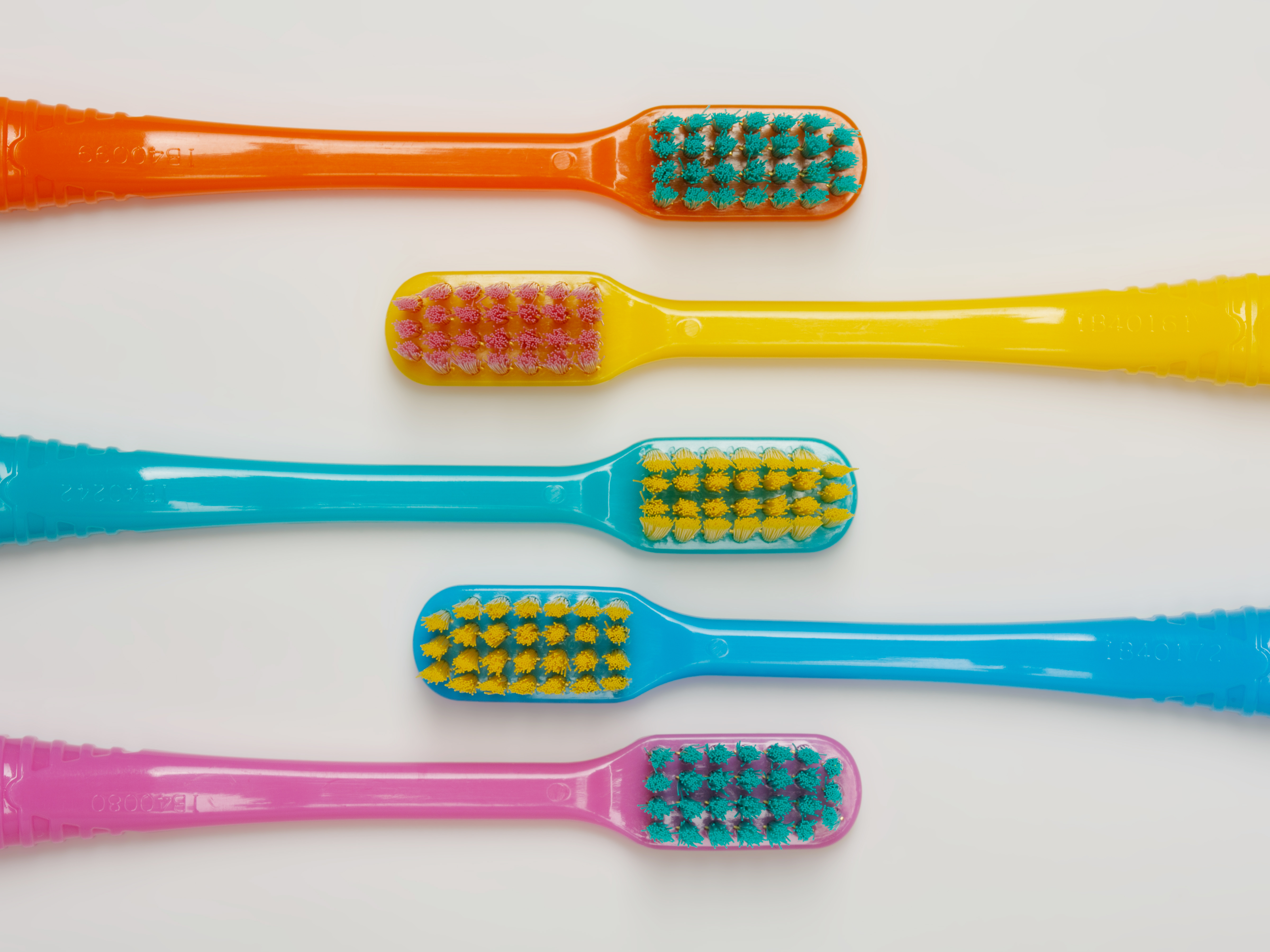 Зубная щетка классическая Доктор Сияй Ci Medical от 12 лет 1 шт. - фото 4